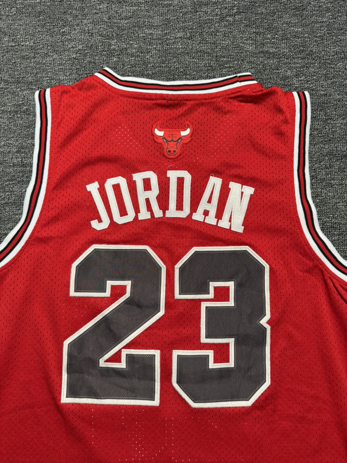 Nike Vintage Nike Bulls Jordan #23 Jersey Size S Red +2 Length Size US S / EU 44-46 / 1 - 3 Thumbnail