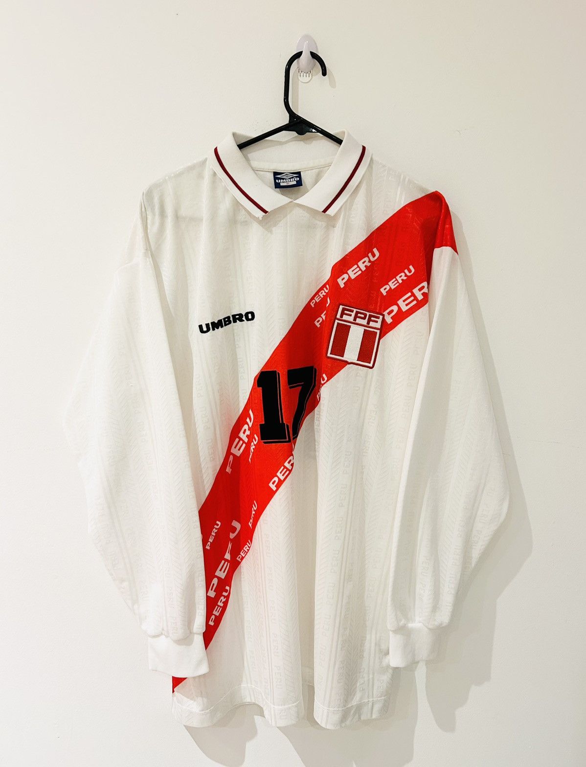 Umbro Peru 1996 home Matchworn L/S jersey Size US XL / EU 56 / 4 - 1 Thumbnail