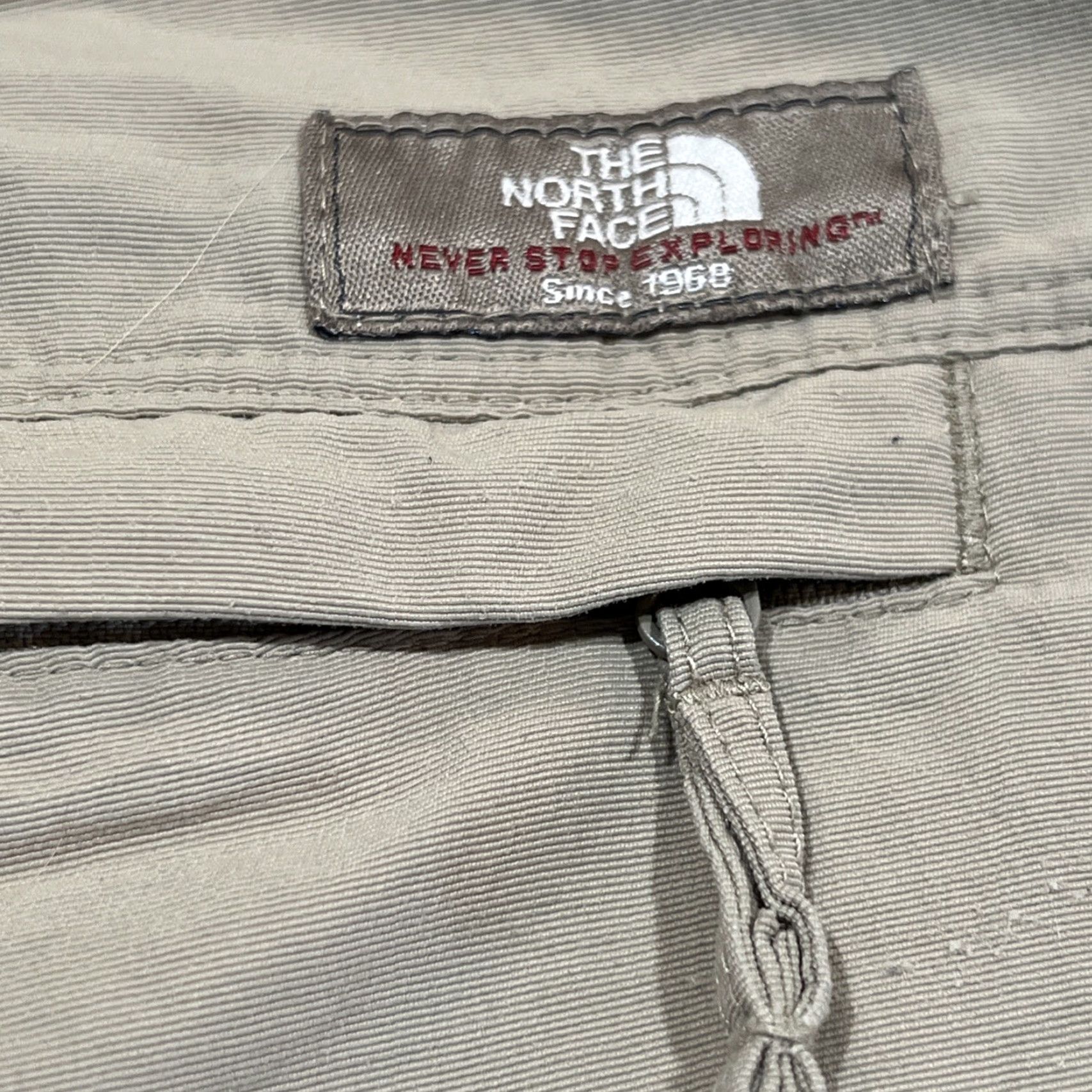 The North Face THE NORTH FACE Lightweight Convertible Pants Women's Size 14 Beige Cargo Zip Off Outdoor Size 36" / US 14 / IT 50 - 5 Thumbnail