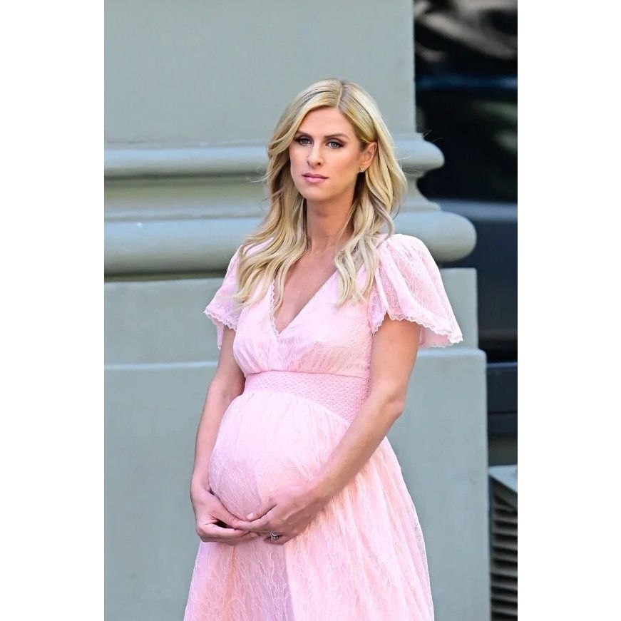 Alice + Olivia Alice + Olivia Charlsie Smocked Lace Maxi Dress Pink size 4 Size S / US 4 / IT 40 - 19 Thumbnail
