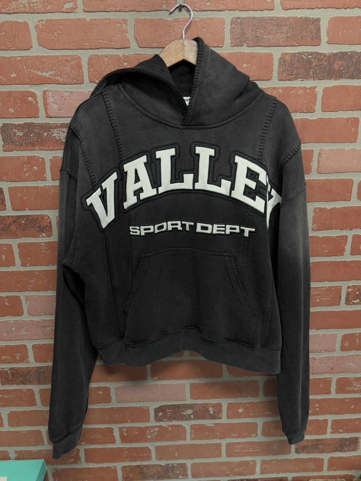 Vale Valley Black Widow Pullover Hoodie Size XL (NEW) Size US XL / EU 56 / 4 - 1 Thumbnail