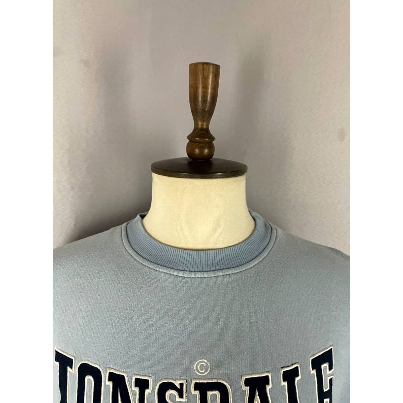 Lonsdale Lonsdale Mens Sweatshirt Blue Cotton Long Sleeve Crew Neck Size L Brand: Lonsdale, Sweatshirt, Men, Blue, L Size US L / EU 52-54 / 3 - 4 Thumbnail