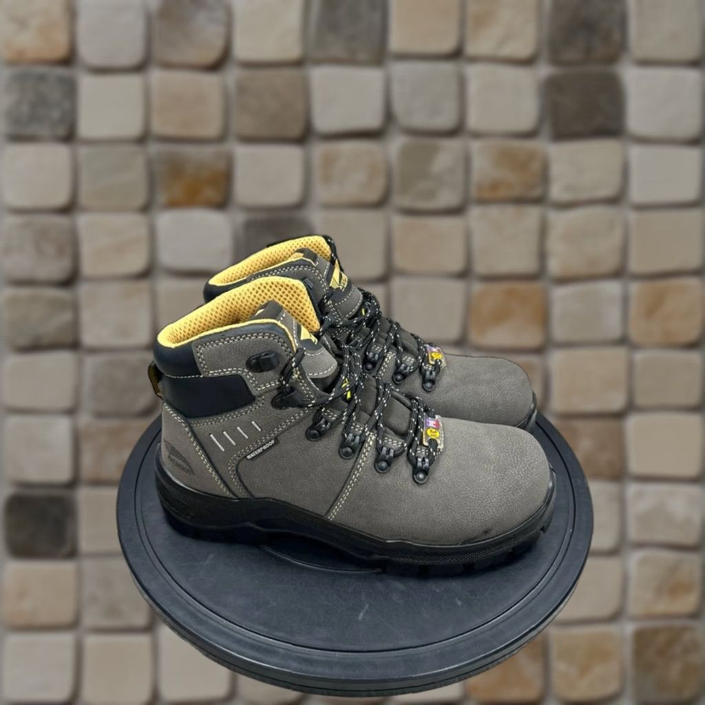 Carbon Avenger Foundation Boot Women Gray Leather Waterproof Work Boot Carbon Toe Size US 10 / IT 40 - 1 Thumbnail