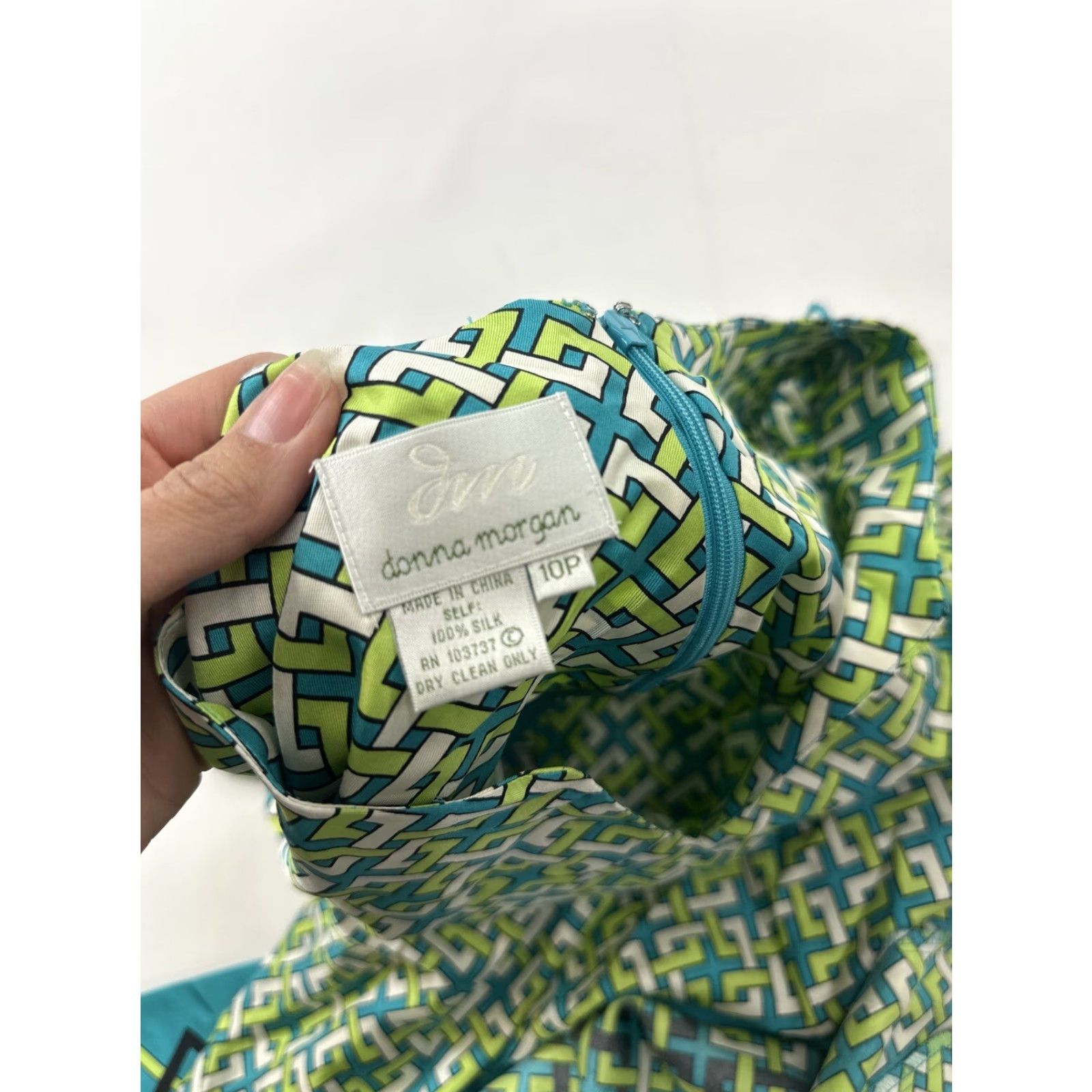 Donna Morgan Donna Morgan Dress Women’s 10P Green Geometric Shift Knee Length Silk Bohemian Preppy 3/4 Sleeve V-Neck Petite Women’s Size L / US 10 / IT 46 - 4 Thumbnail