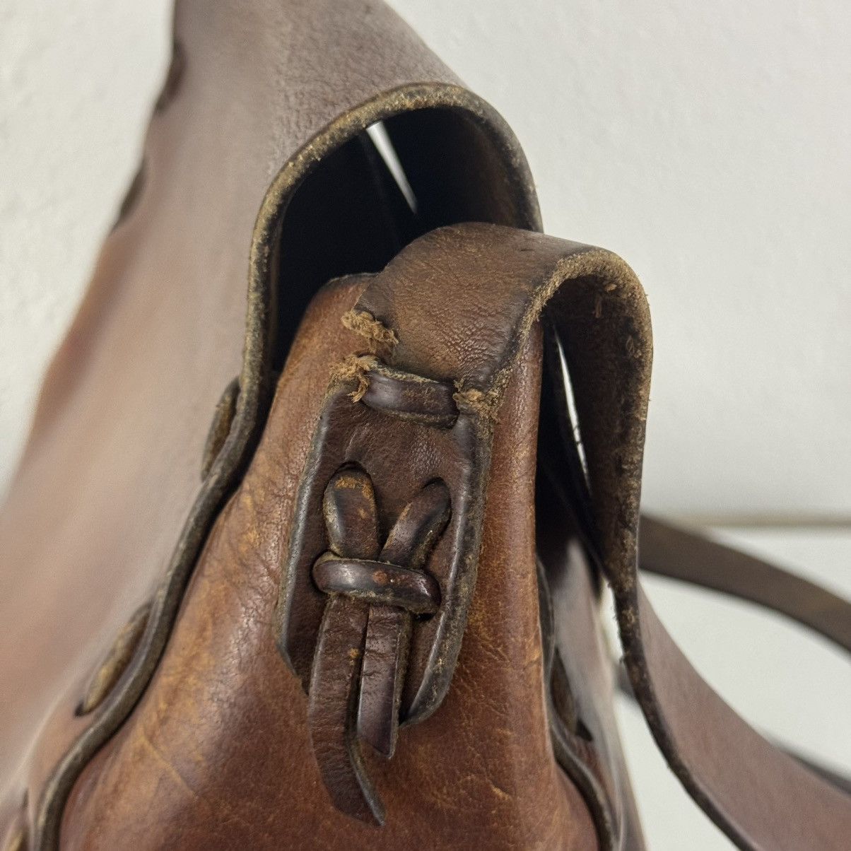 Other Vintage 90s Brown Tooled Leather Flower Butterfly Saddle Bag Size ONE SIZE - 7 Thumbnail
