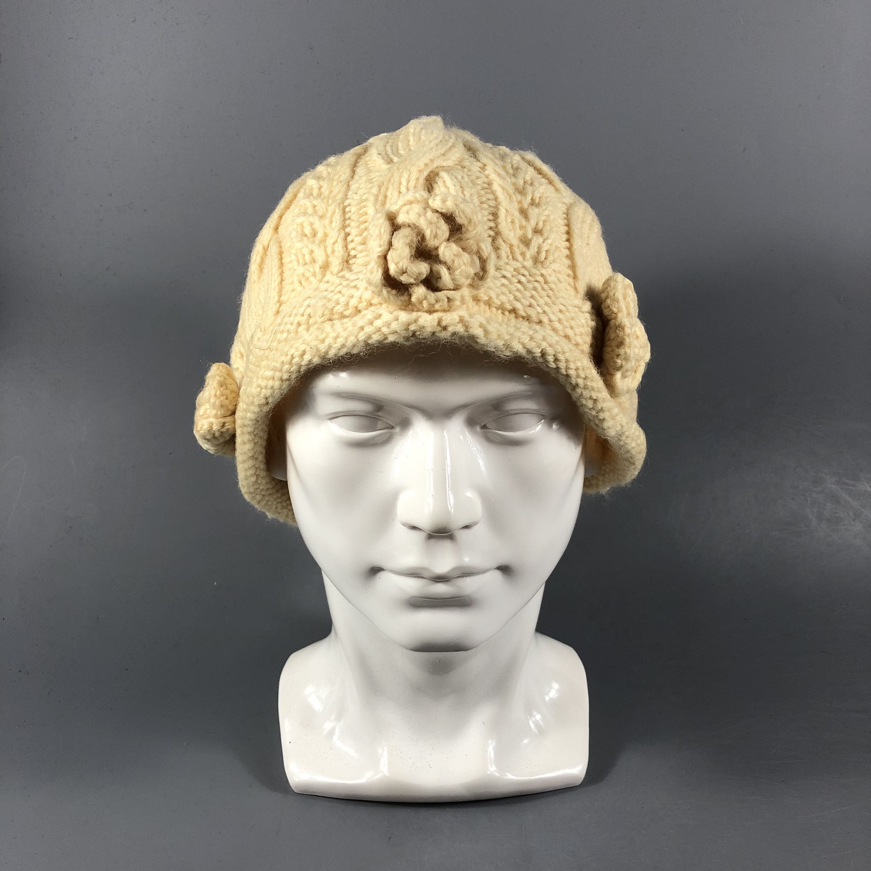Vintage Cable Knit Crochet Flower Beanie Snowcap Snow Hat B998 Size ONE SIZE - 1 Thumbnail