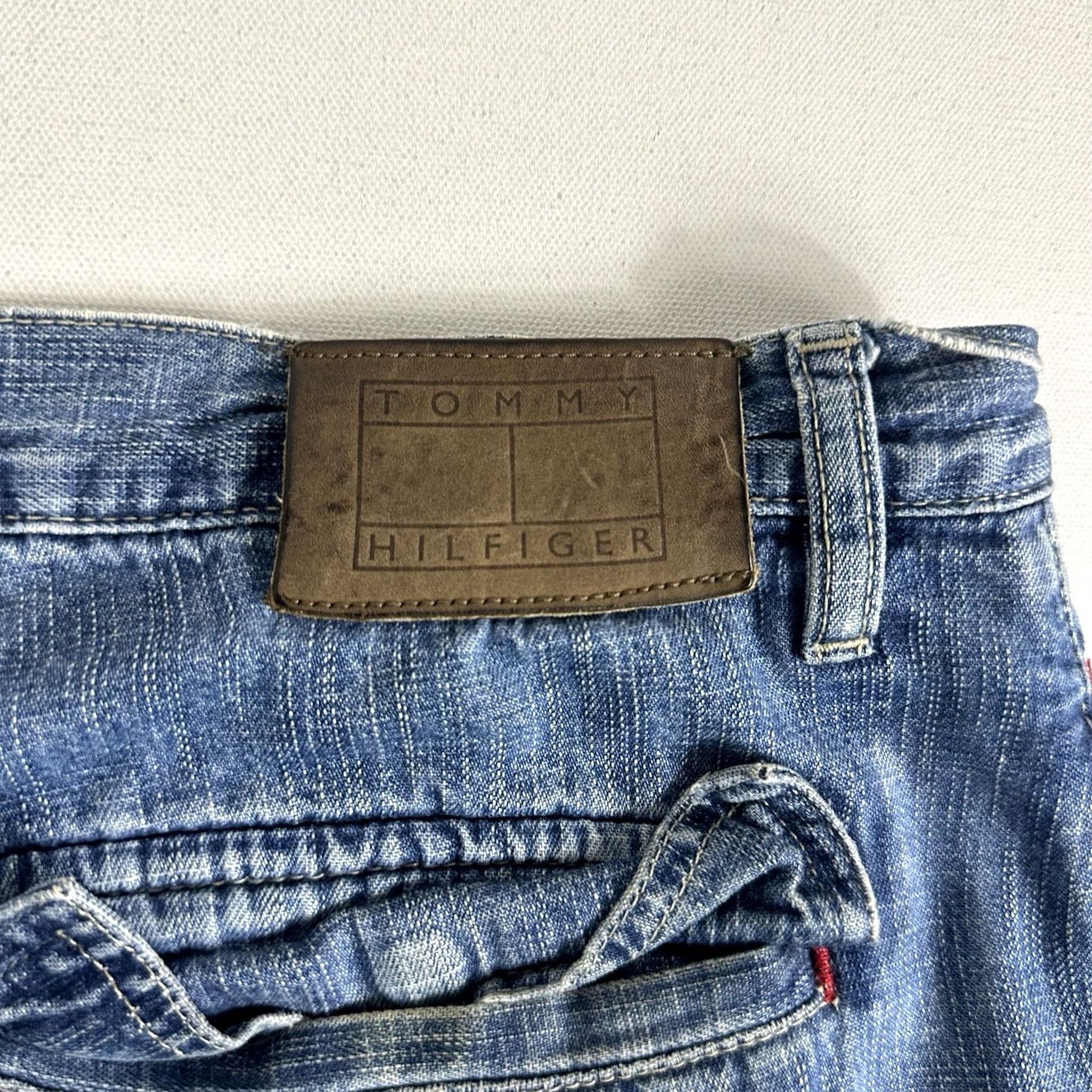 Tommy Hilfiger VINTAGE Tommy Hilfiger Baggy Denim Cargo Jorts/Shorts 36 Blue Grungy Mens Casual Cargo Pocket 90s Hip Hop Grunge Shirt? Size US 36 / EU 52 - 6 Thumbnail