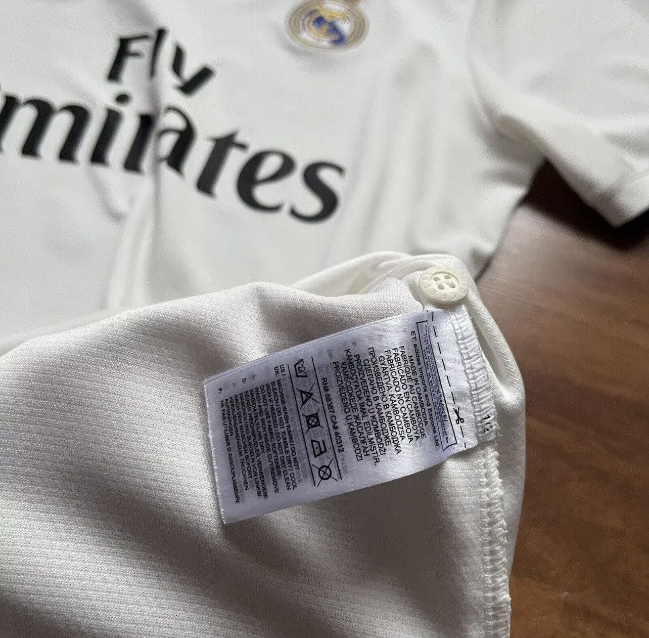 Adidas REAL MADRID ADIDAS 2018/2019 FOOTBALL HOME JERSEY #10 MODRIC Size US M / EU 48-50 / 2 - 12 Thumbnail