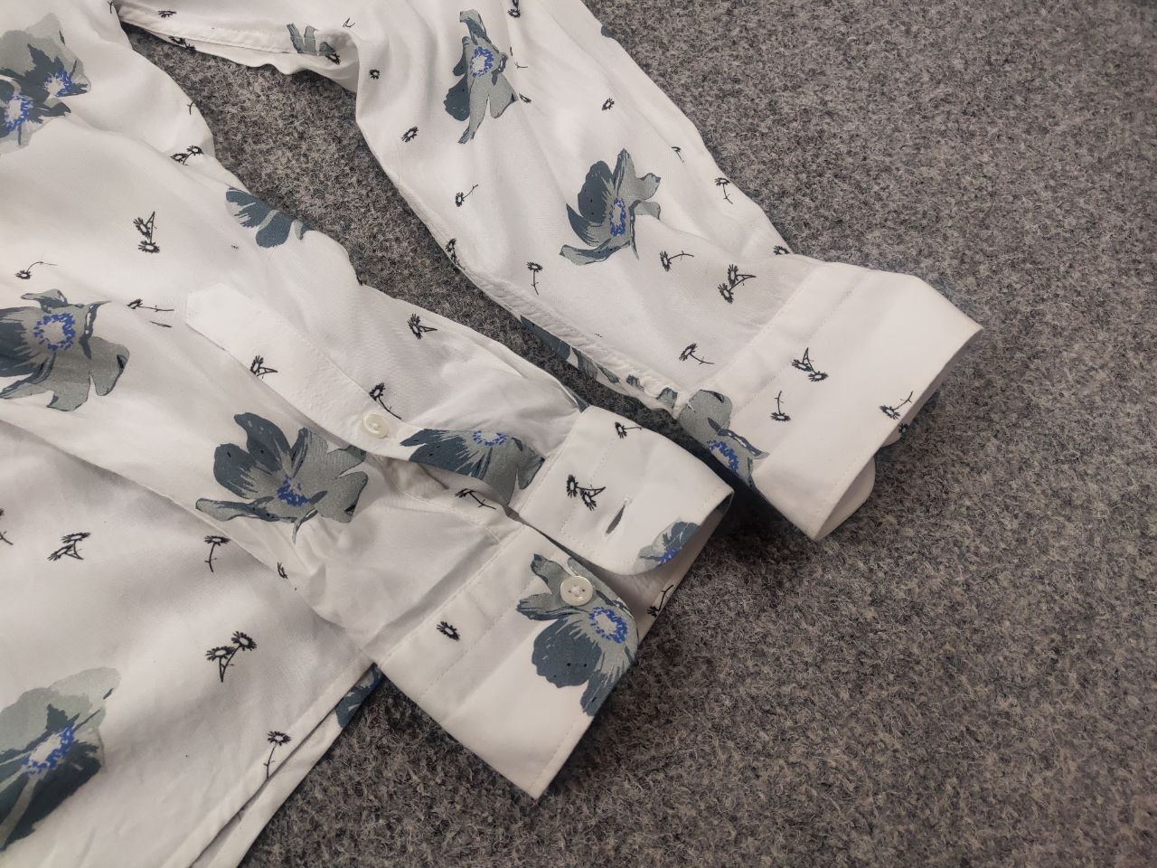 Reiss Reiss white viscose casual Button Shirt blue flower logo Size US L / EU 52-54 / 3 - 8 Thumbnail