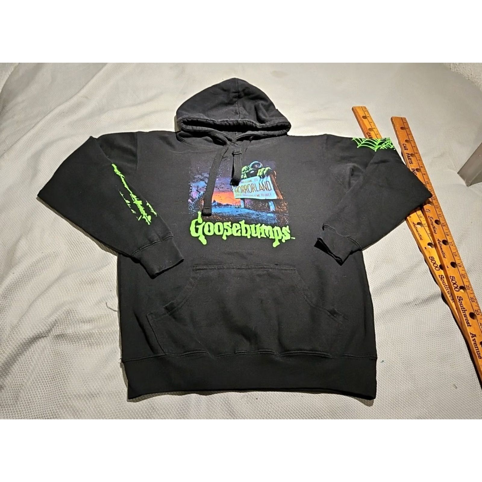 Vintage Goosebumps Hoodie Mens Medium Back Pullover Sweater Welcome To Horrorland Graphic Print Hooded Pockets Logo 90s Halloween Horror Mens Size US M / EU 48-50 / 2 - 2 Thumbnail