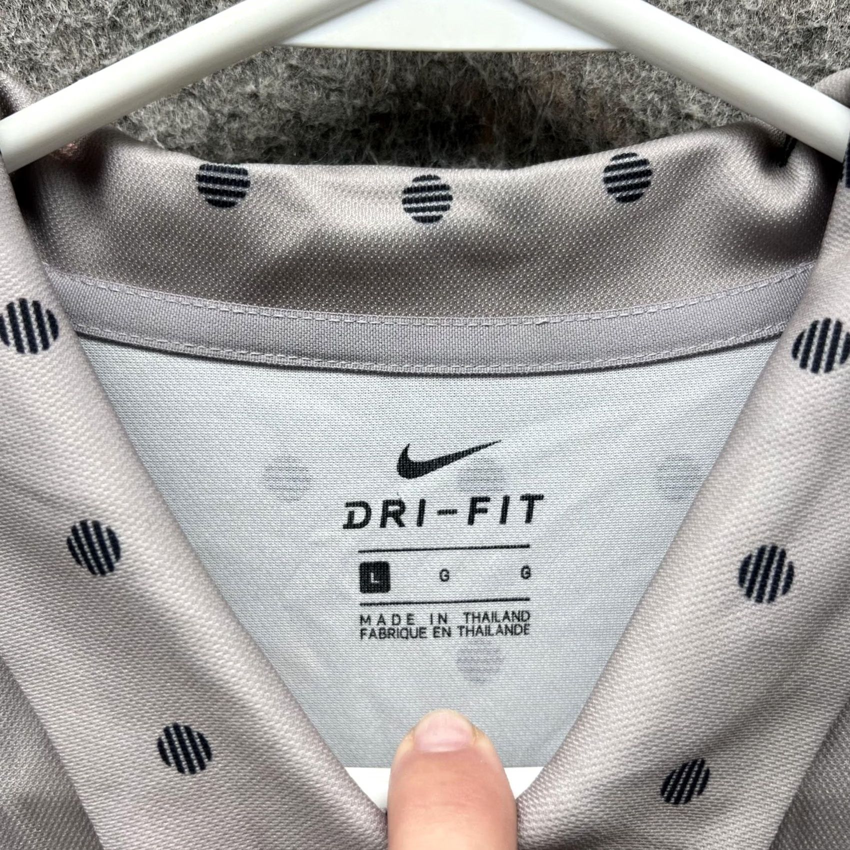 Nike Nike Dri-FIT Polo Shirt Women Large Gray Polka Dot Sleeveless Golf 930381-027 Size L / US 10 / IT 46 - 7 Thumbnail