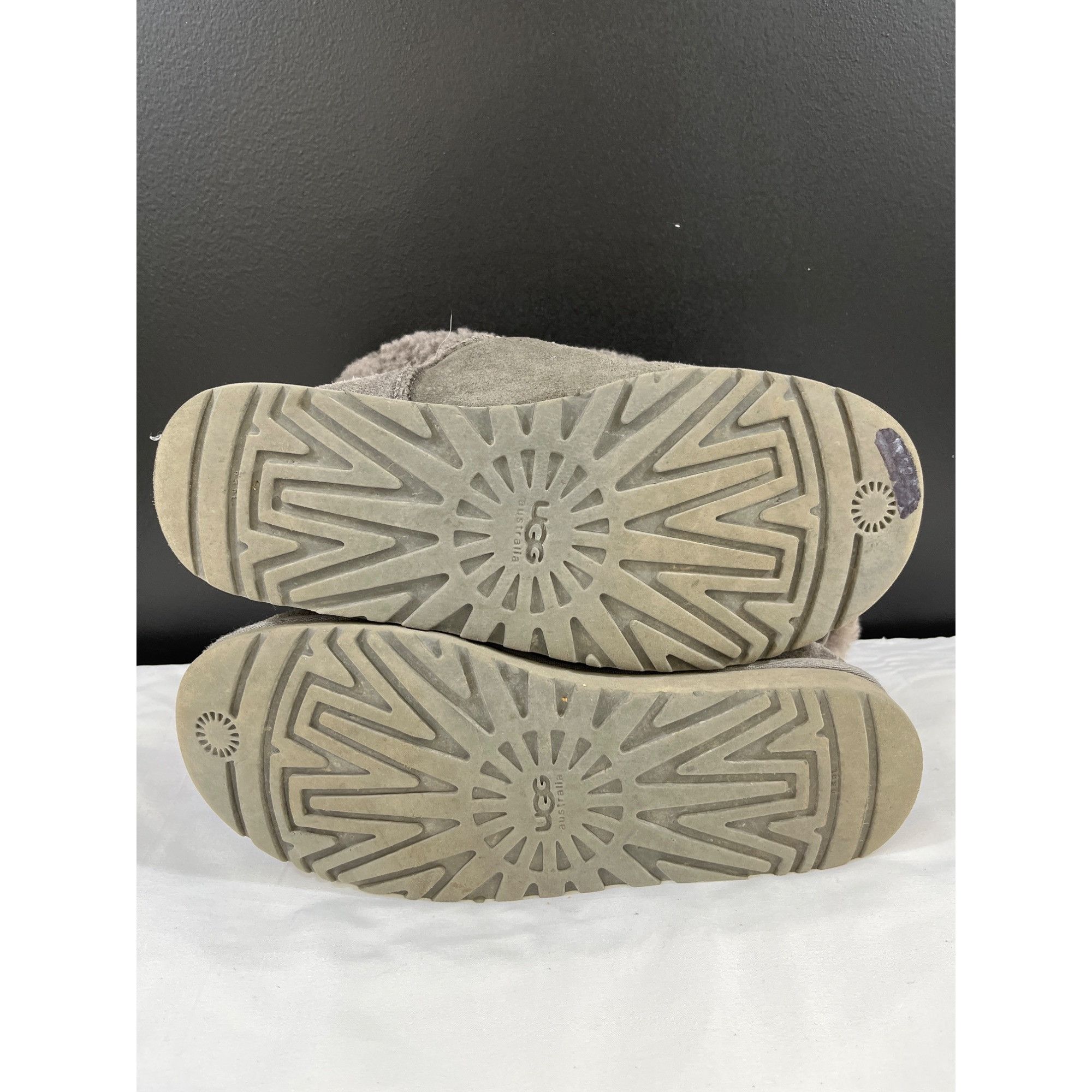 Ugg Ugg Australia Women's Grey Leather Shoes/Boots Size 9 SKU 56 Size US 9 / IT 39 - 3 Thumbnail
