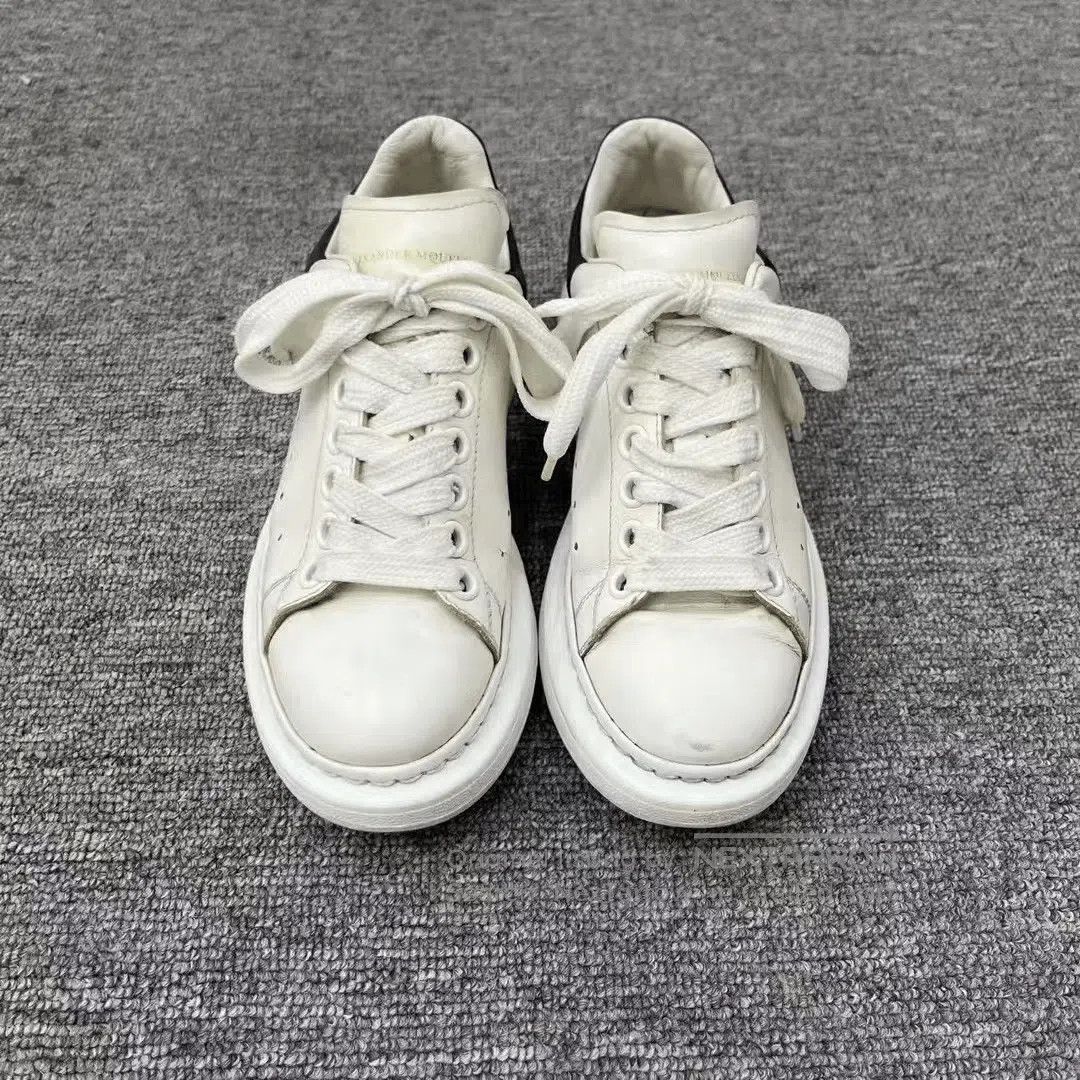 Alexander McQueen Alexander McQueen White Black Tail Sneakers. Size US 5 / IT 35 - 2 Thumbnail