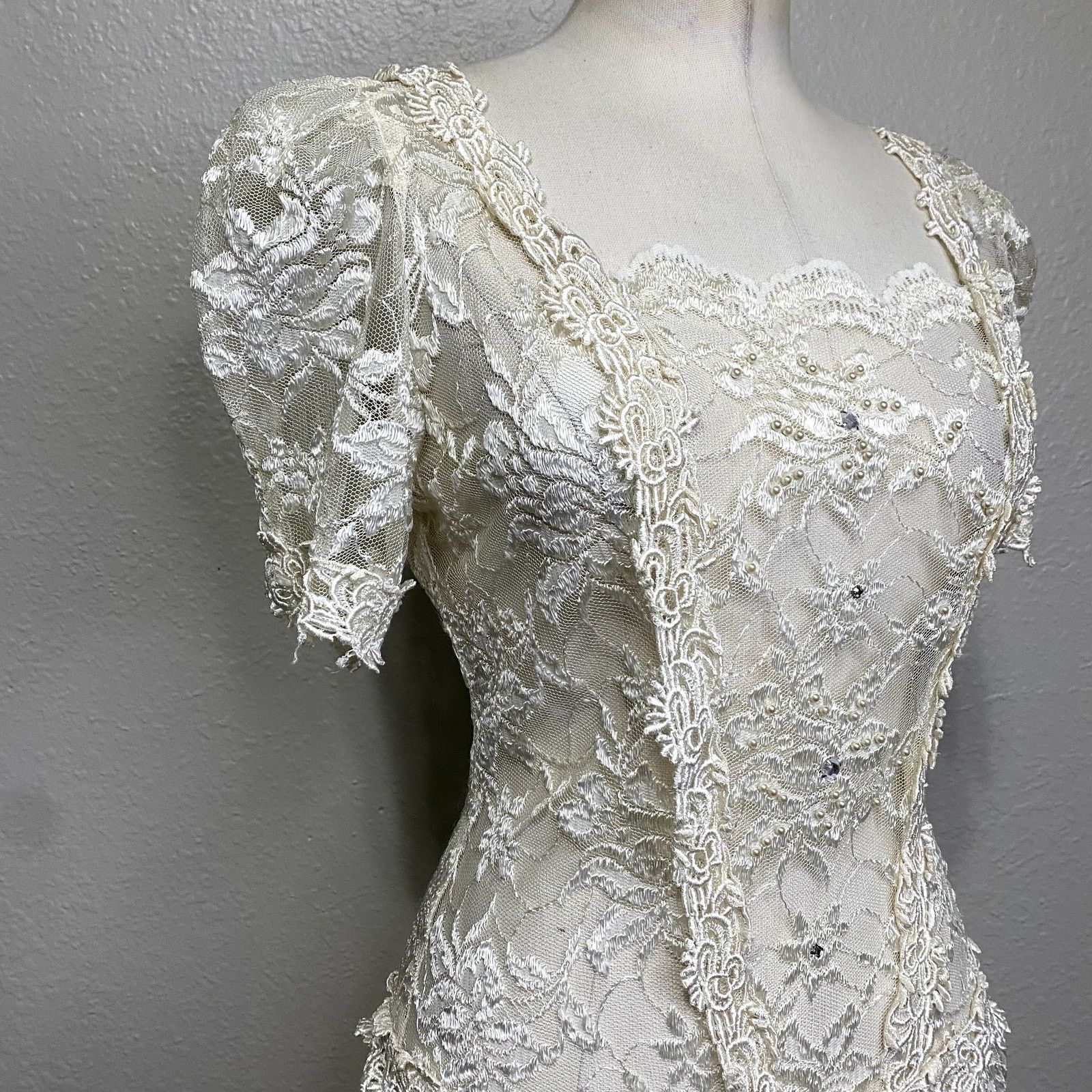 Other Beautiful VIntage 60's Sheer Lace Beaded Wedding Dress Size L / US 10 / IT 46 - 9 Thumbnail