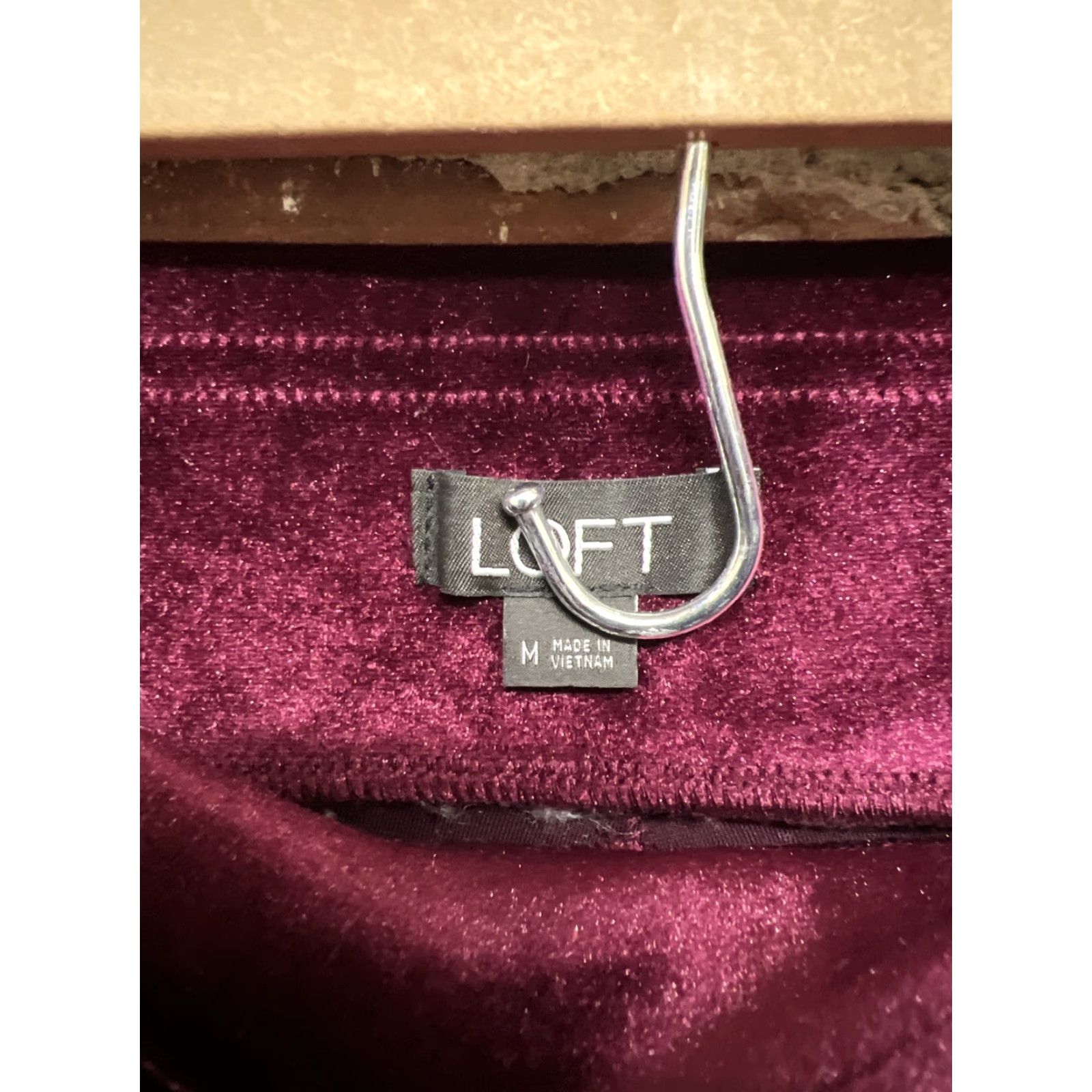 Loft LOFT Burgundy Velour Pants Elastic Waist Pull On M Women Polyester Spandex Velvet Tapered Pants Casual Classic 70s Vibe Not Vintage Size 32" / US 10 / IT 46 - 3 Thumbnail