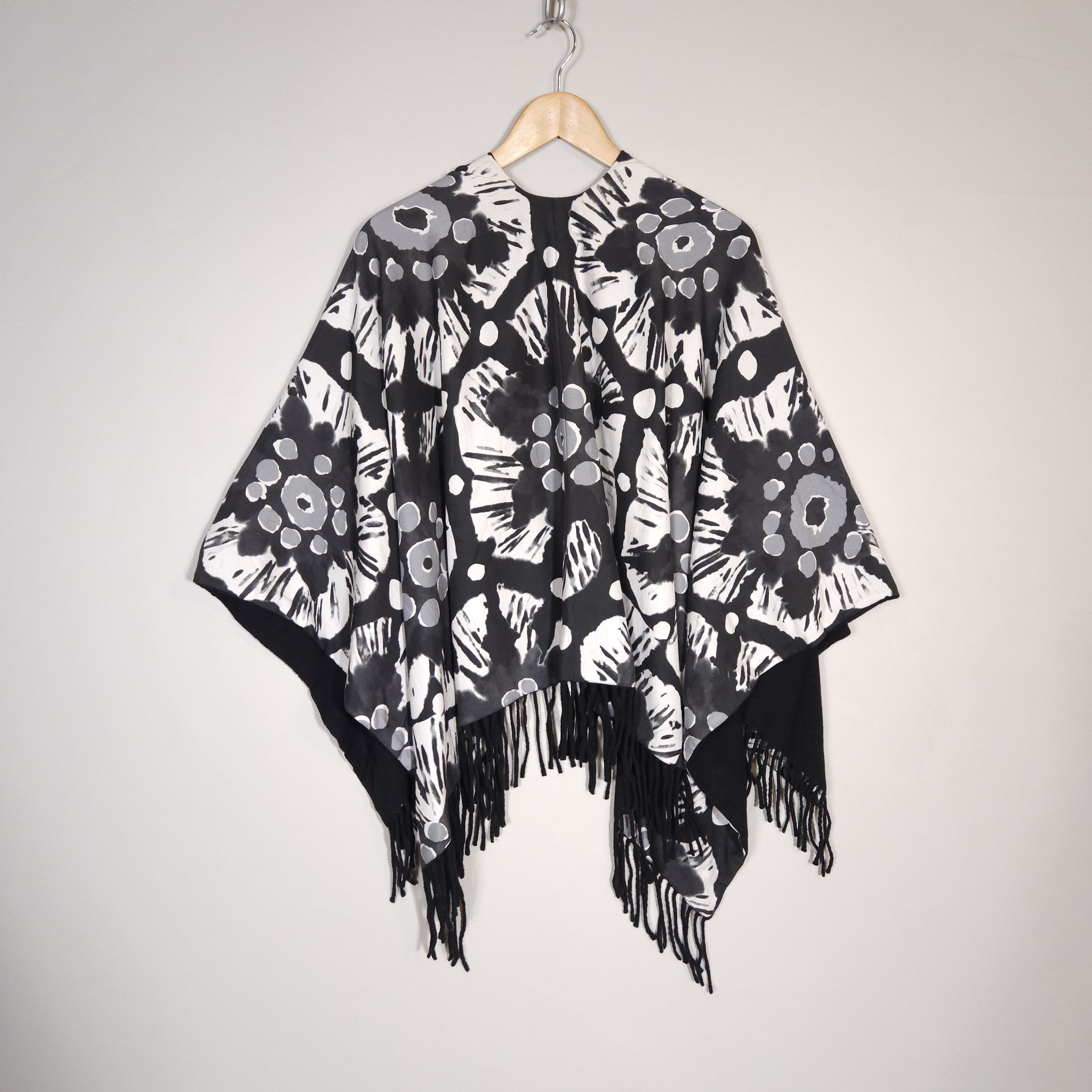 Burberry Prorsum Burberry Prorsum Cape Double Sided size 110x125 cm Size ONE SIZE - 6 Thumbnail