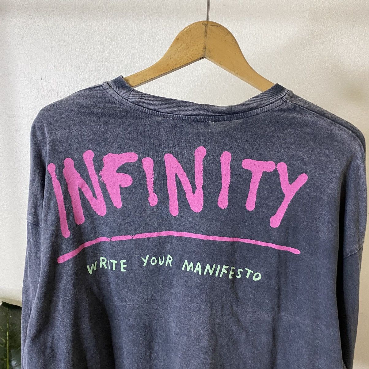 Bershka Urban Diary Hysterics Glamour Style Cropped LS Tshirt Size XL / US 12-14 / IT 48-50 - 7 Thumbnail