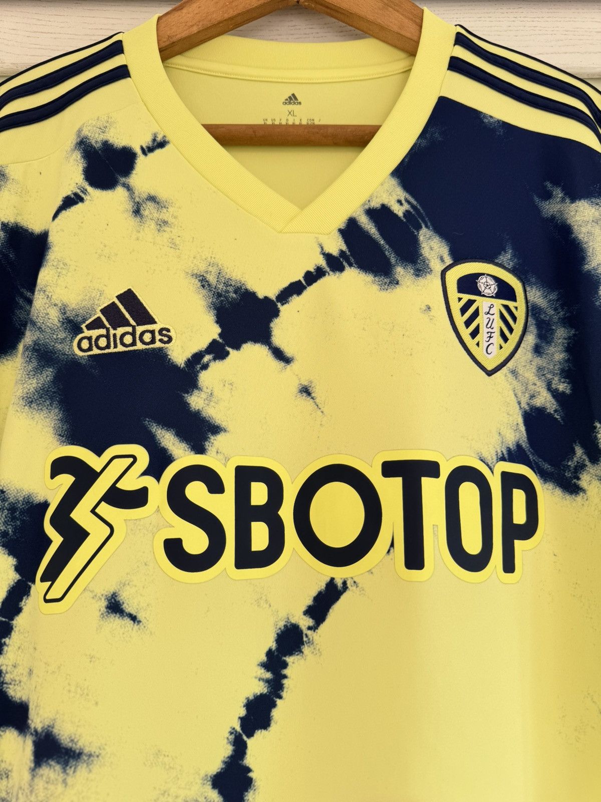 Adidas Leeds United 2022-2023 Away Soccer Jersey Football Kit Shirt Size US XL / EU 56 / 4 - 6 Thumbnail