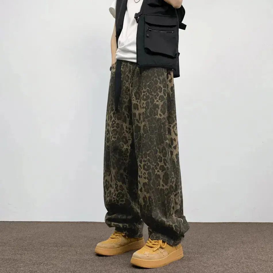 Japanese Brand Retro loose straight leg wide leg slightly flared jeans Size US 32 / EU 48 - 1 Thumbnail