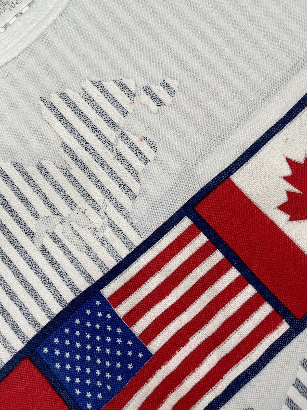Vintage 90s VINTAGE FLAGS Tee Size US L / EU 52-54 / 3 - 8 Thumbnail