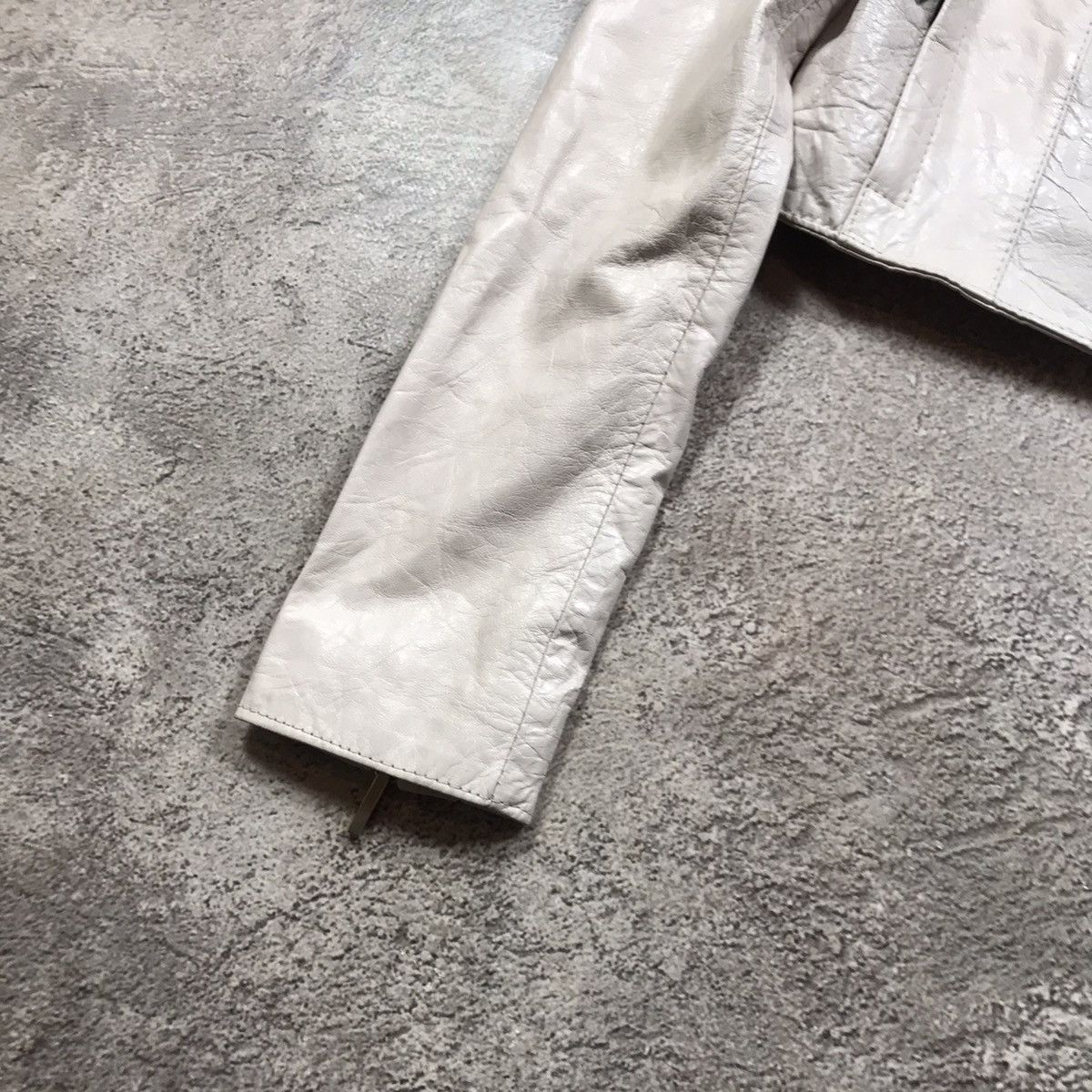 Vintage Vintage 90s Y2K Cropped Leather Jacket Cream Preppy Faded S Size S / US 4 / IT 40 - 4 Thumbnail