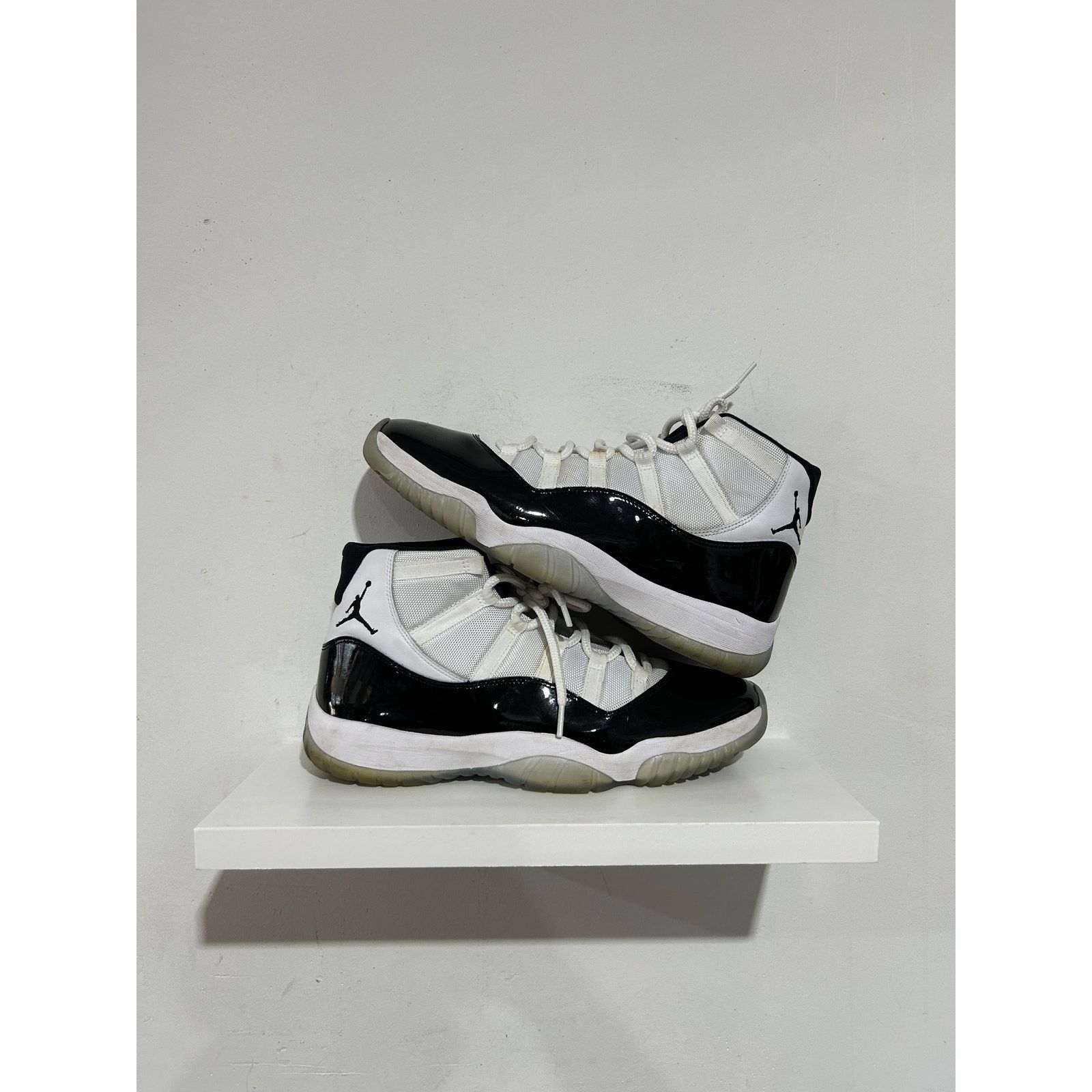 NIKE JORDAN 11 CONCORD PREOWNED SIZE 13