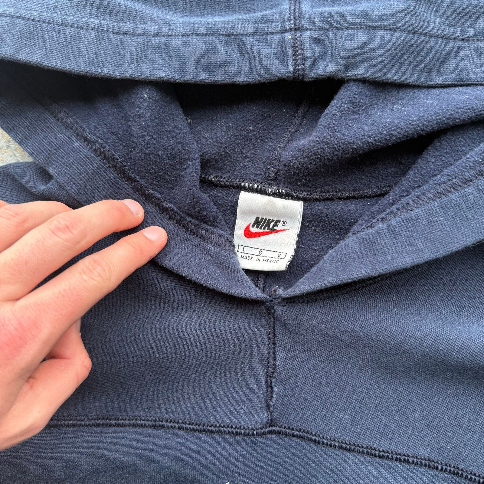 Nike Vintage Nike Air Navy Blue Center Swoosh Hoodie L Size US L / EU 52-54 / 3 - 4 Thumbnail