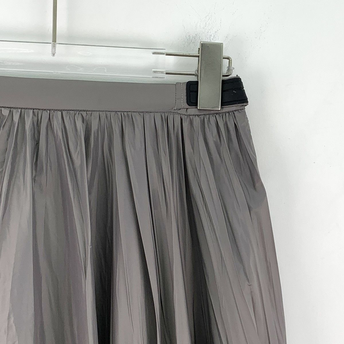 Prada Prada Grey Pleated Long Skirt K26WX Size 26" / US 2 / IT 38 - 3 Thumbnail