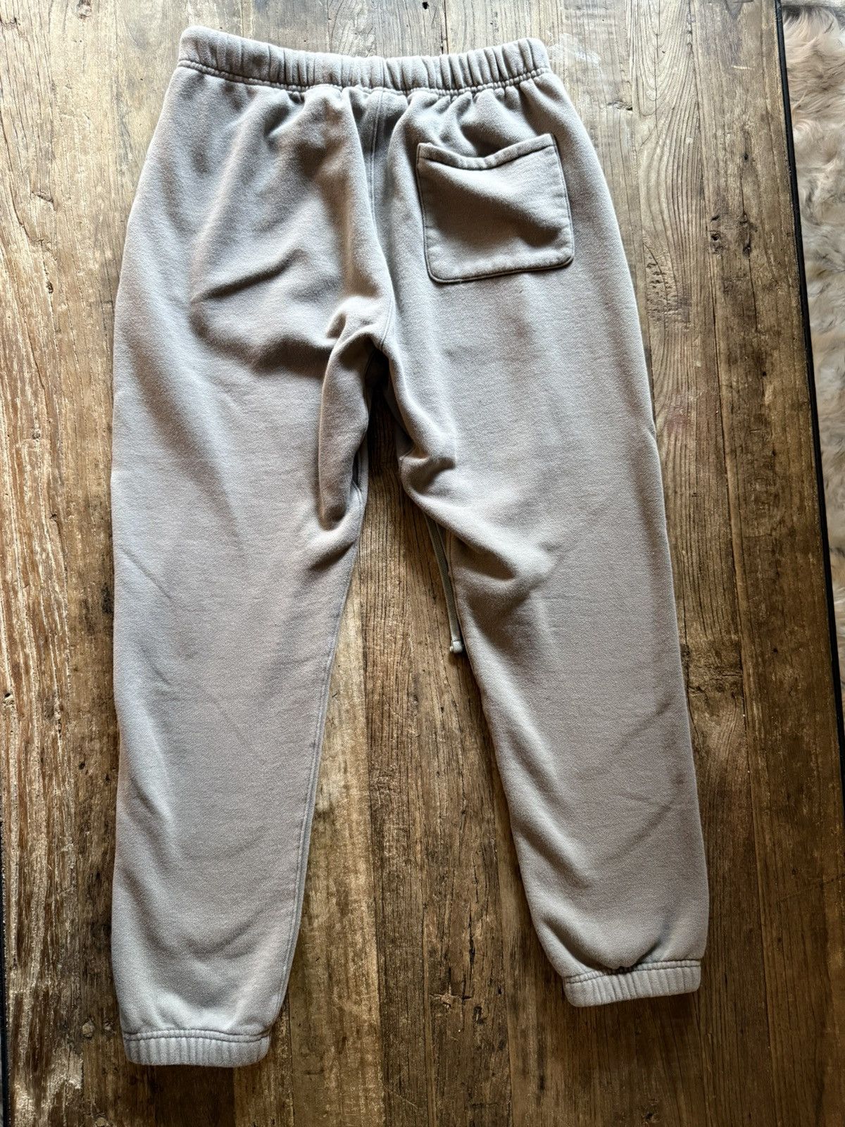 Fear of God Fear of God Essentials Sweatpants Cement Size US 32 / EU 48 - 2 Thumbnail