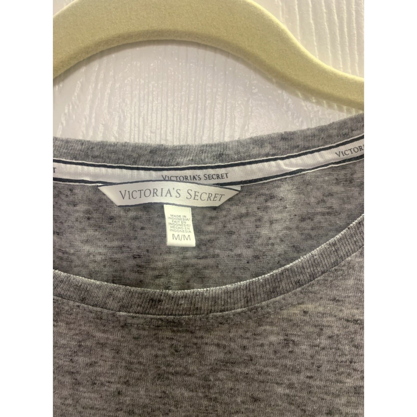 Victoria's Secret Victoria's Secret Women's Medium Crewneck Pullover Tshirt Heather Gray Thin T Shirt Size M / US 6-8 / IT 42-44 - 3 Thumbnail