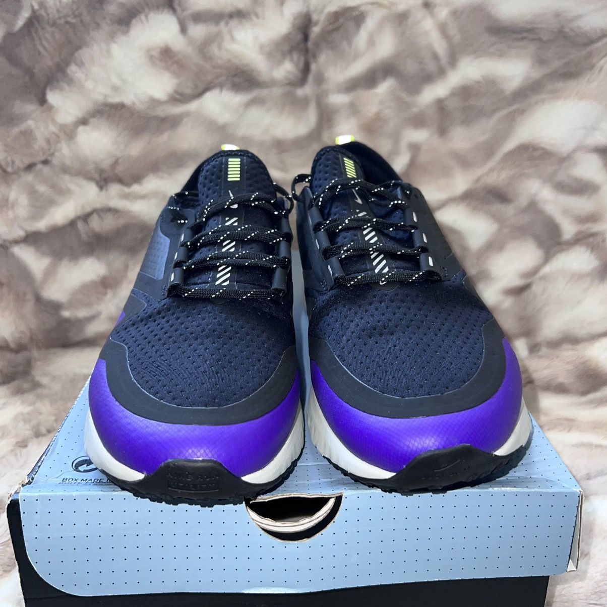 Nike NIKE ODYSSEY REACT SHIELD 2 BLACK VOLTAGE PURPLE Size US 9 / EU 42 - 4 Thumbnail
