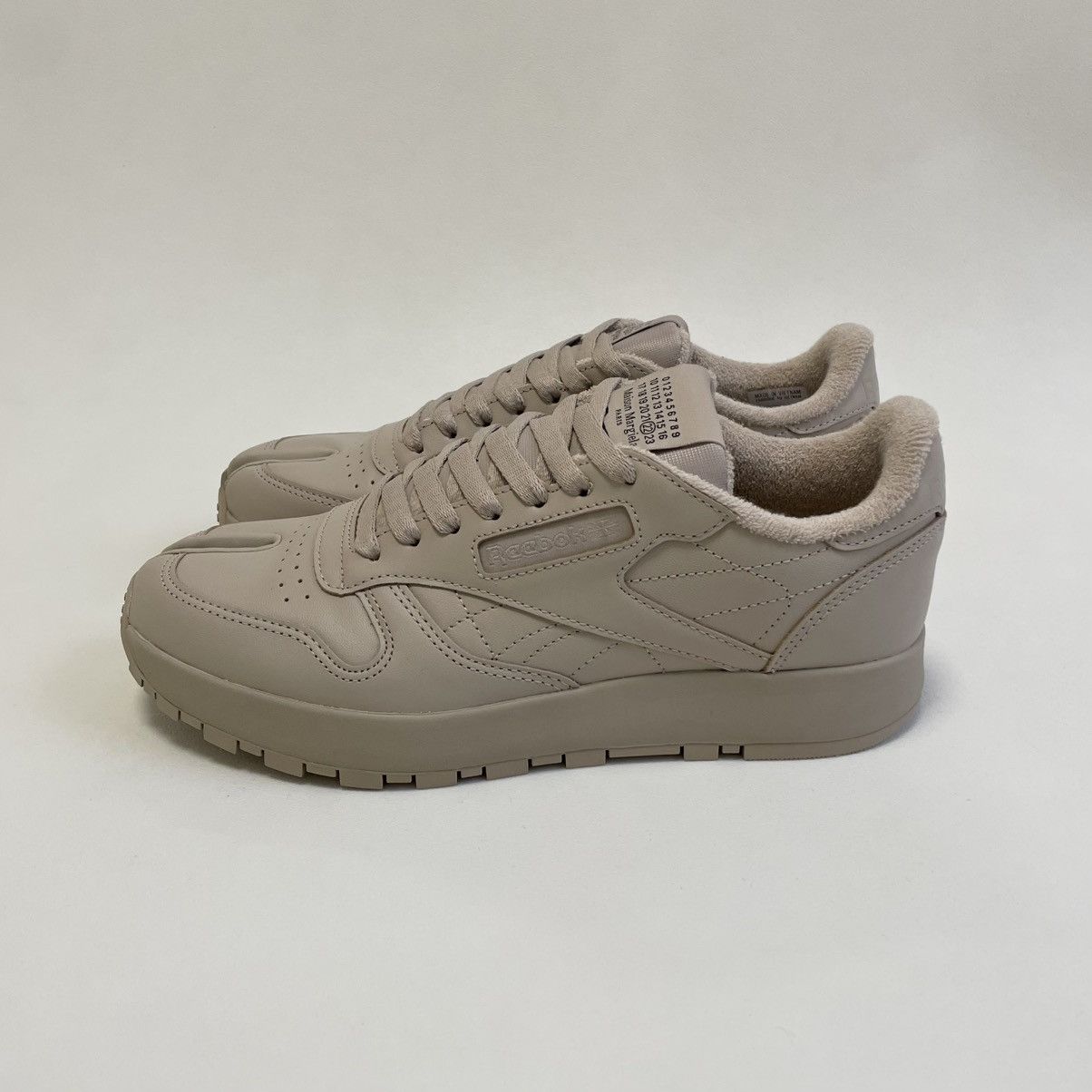 Maison Margiela × Reebok Beige Leather ‘Project 0 CL’ Tabi Sneakers Size US 10 / IT 40 - 19 Thumbnail