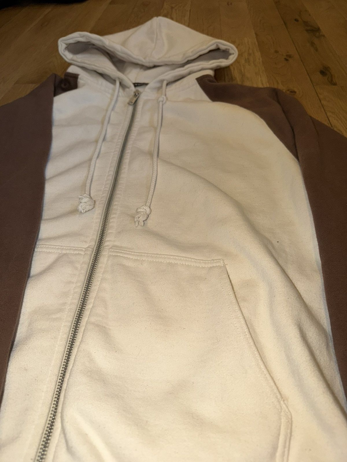 Brandy Melville Brandy Melville ZipUp Brown Cream Raglan Sweatshirt Size ONE SIZE - 4 Thumbnail