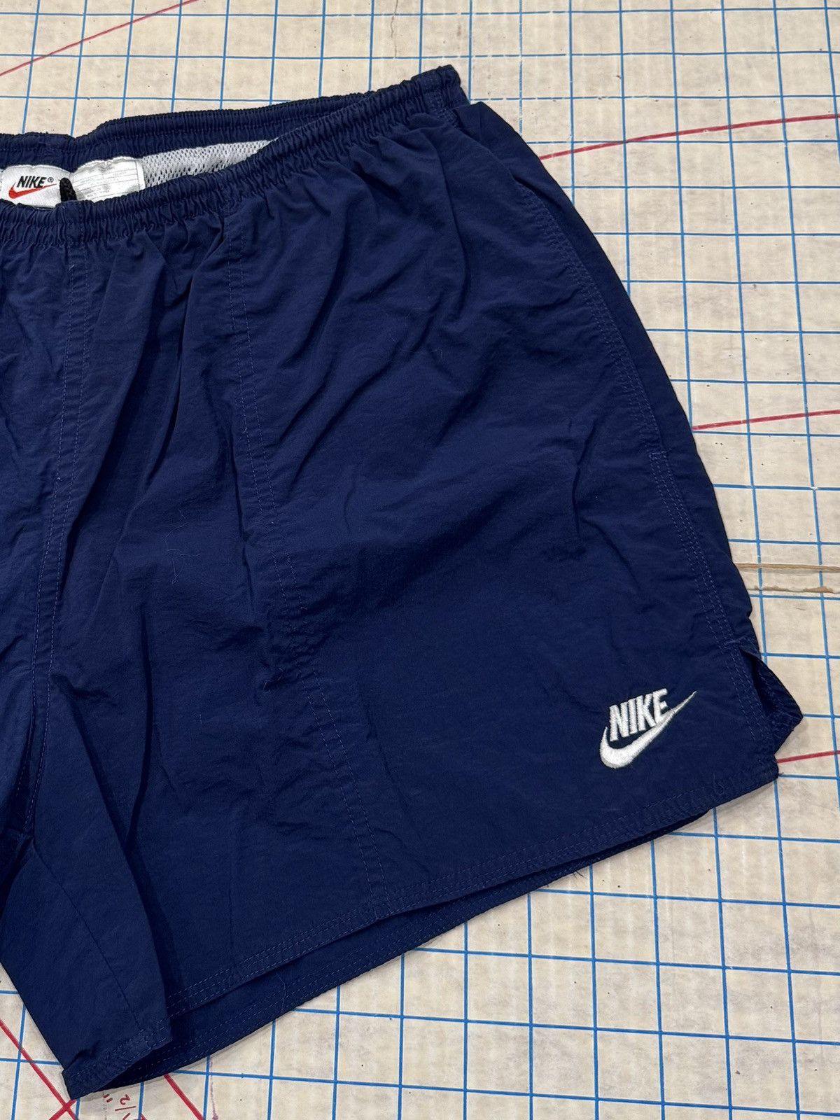 Nike Vintage 90’s Nike White Tag Shorts Navy Size XL 4” Inseam Size US 38 / EU 54 - 6 Thumbnail