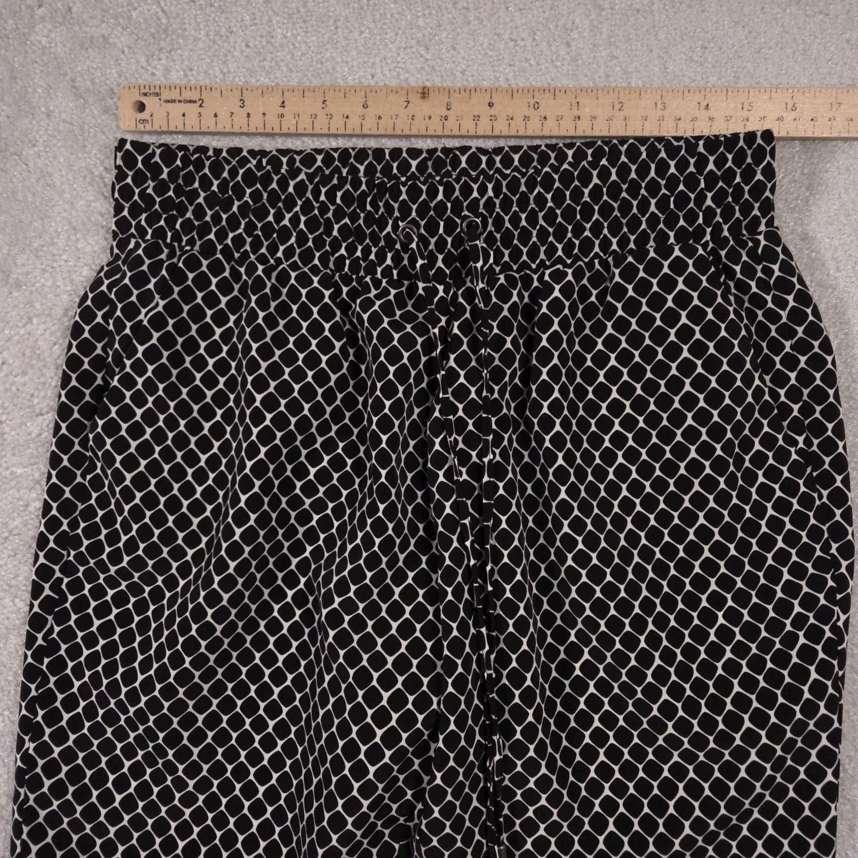 Apt. 9 VINTAGE? No. (But Not Vintage) APT 9 Pants Womens Petite Medium Black White Geometric Print Pull On Tapered Leg Size 32" / US 10 / IT 46 - 7 Thumbnail