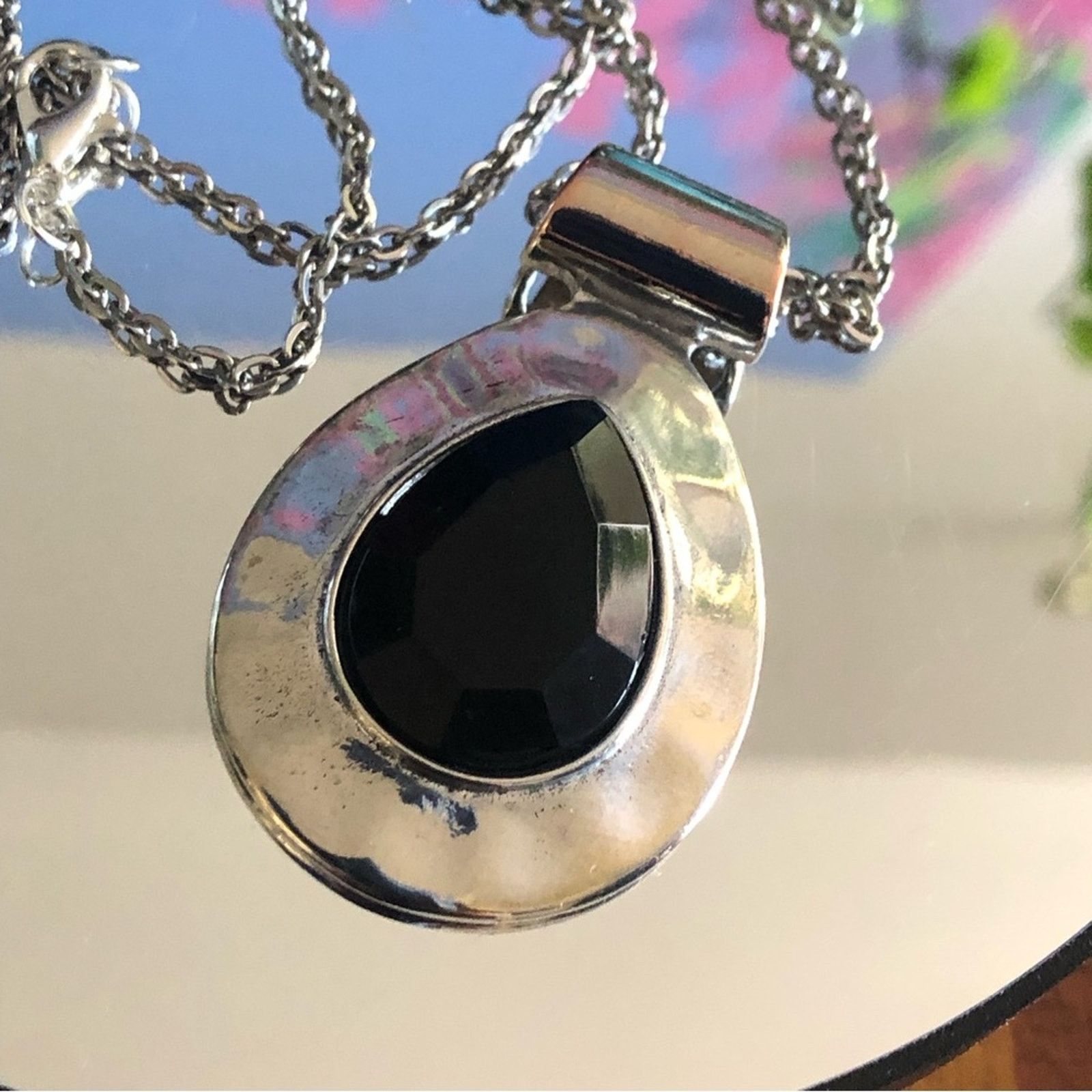 Vintage Vintage faceted black teardrop pendant on chain necklace Size ONE SIZE - 11 Thumbnail