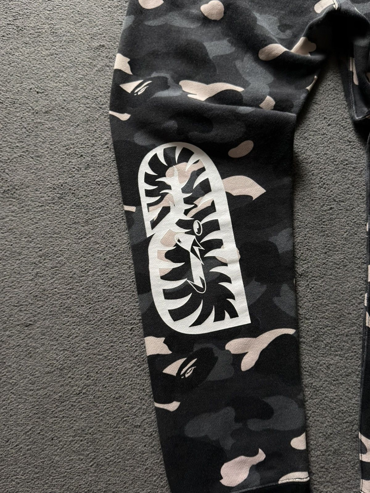 Bape BAPE City Camo Shark Sweat Pants Black Glow In The Dark Size US 32 / EU 48 - 6 Thumbnail