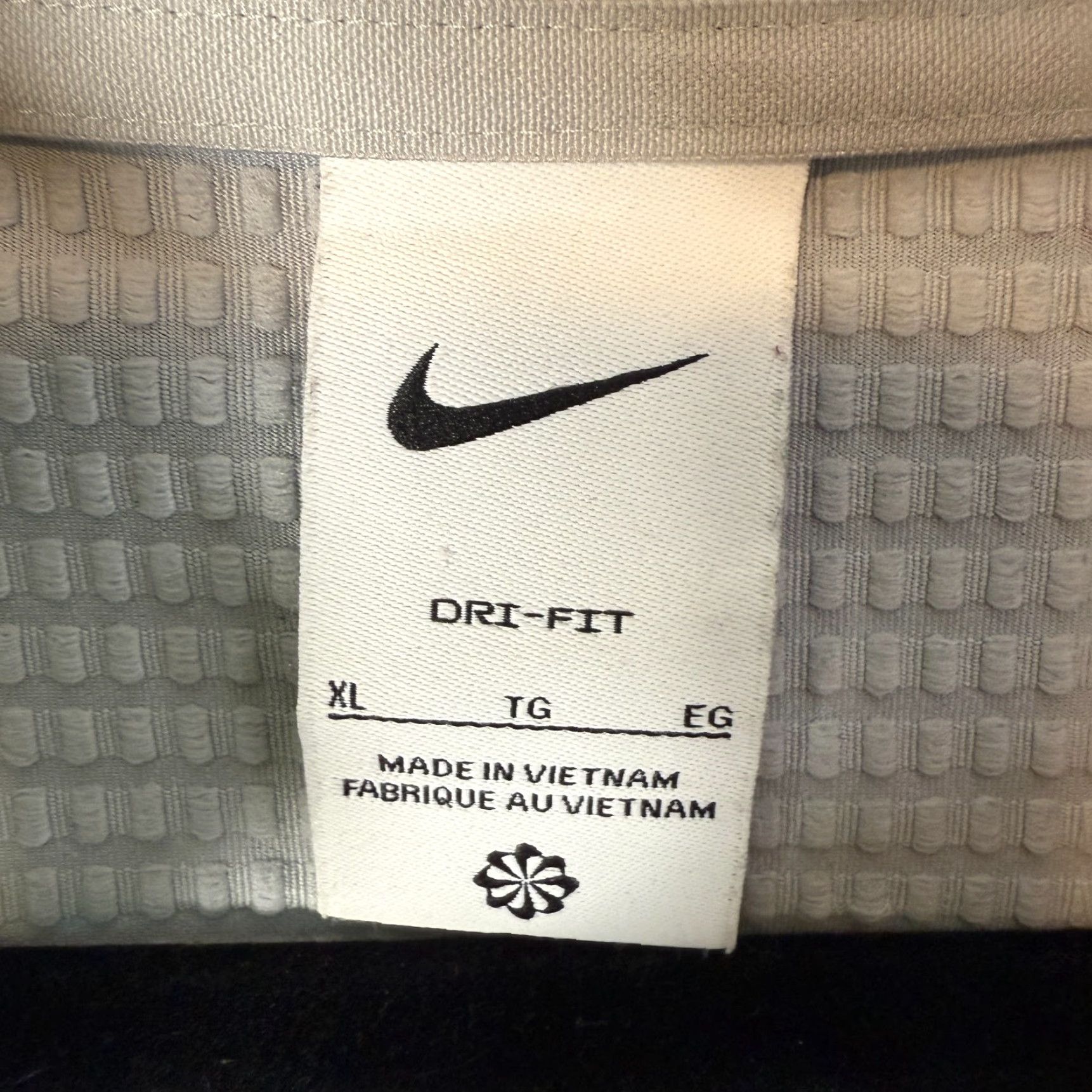 Nike Nike Shirt Men XL Gray 1/4 Zip Stretch Swoosh Performance Athleisure Logo Dri-FIT Nike Casual Running Baseball Size US XL / EU 56 / 4 - 6 Thumbnail