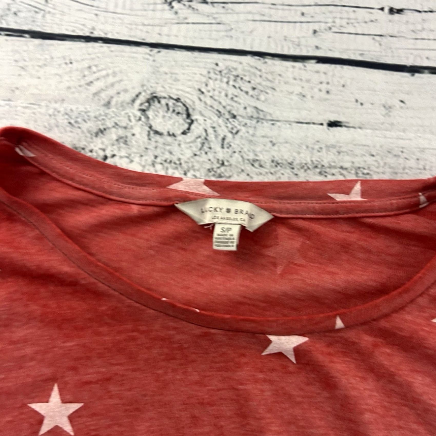 Lucky Brand Lucky Brand Star Print Tie Front Short Sleeve Top Womens S Red Shirt Stars Short Sleeve Tie Front T-Shirt Mens? Size S / US 4 / IT 40 - 2 Thumbnail