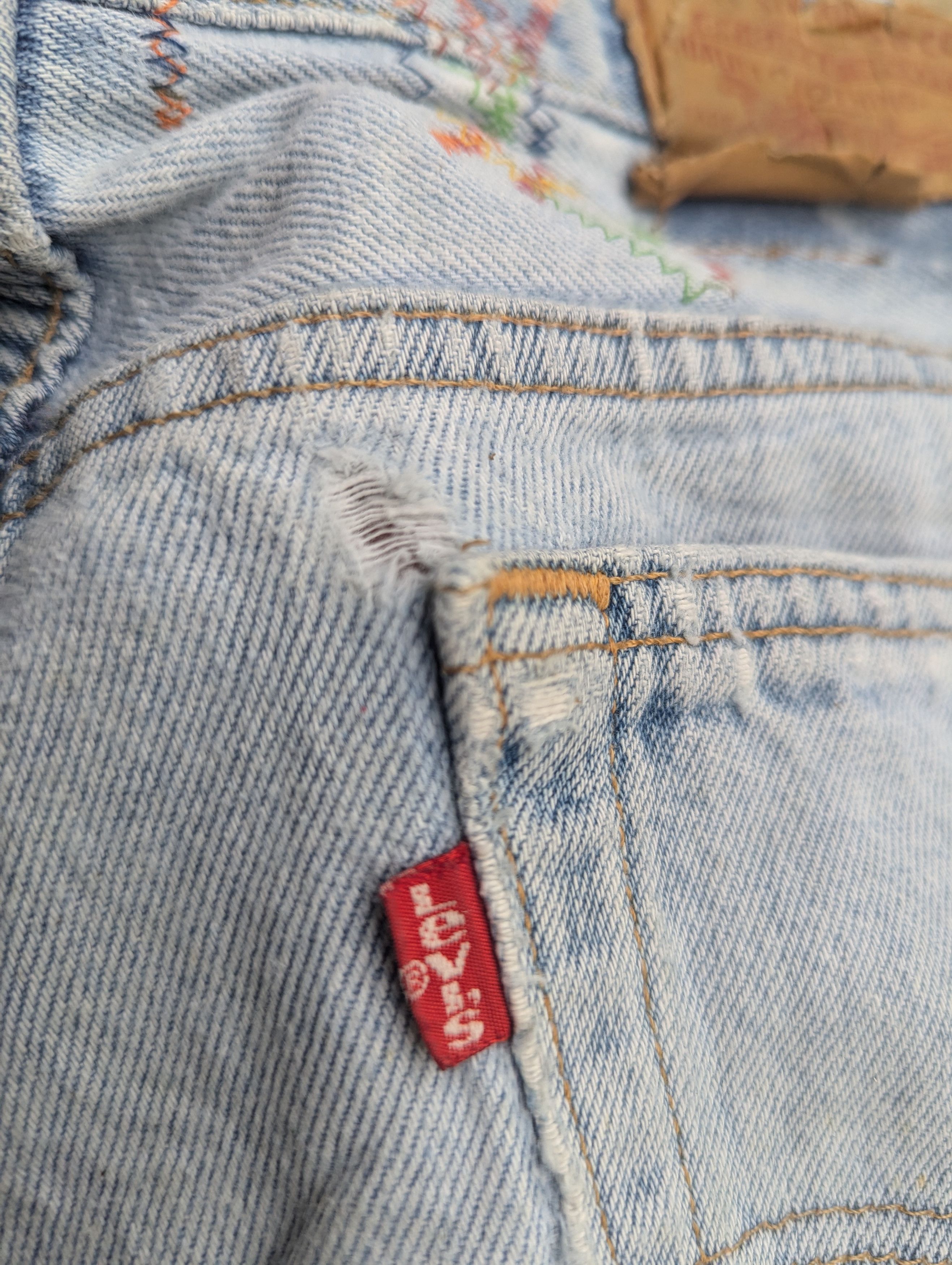 Levi's Vintage Levis 501 Custom Made Flower Patches Size US 31 - 14 Thumbnail