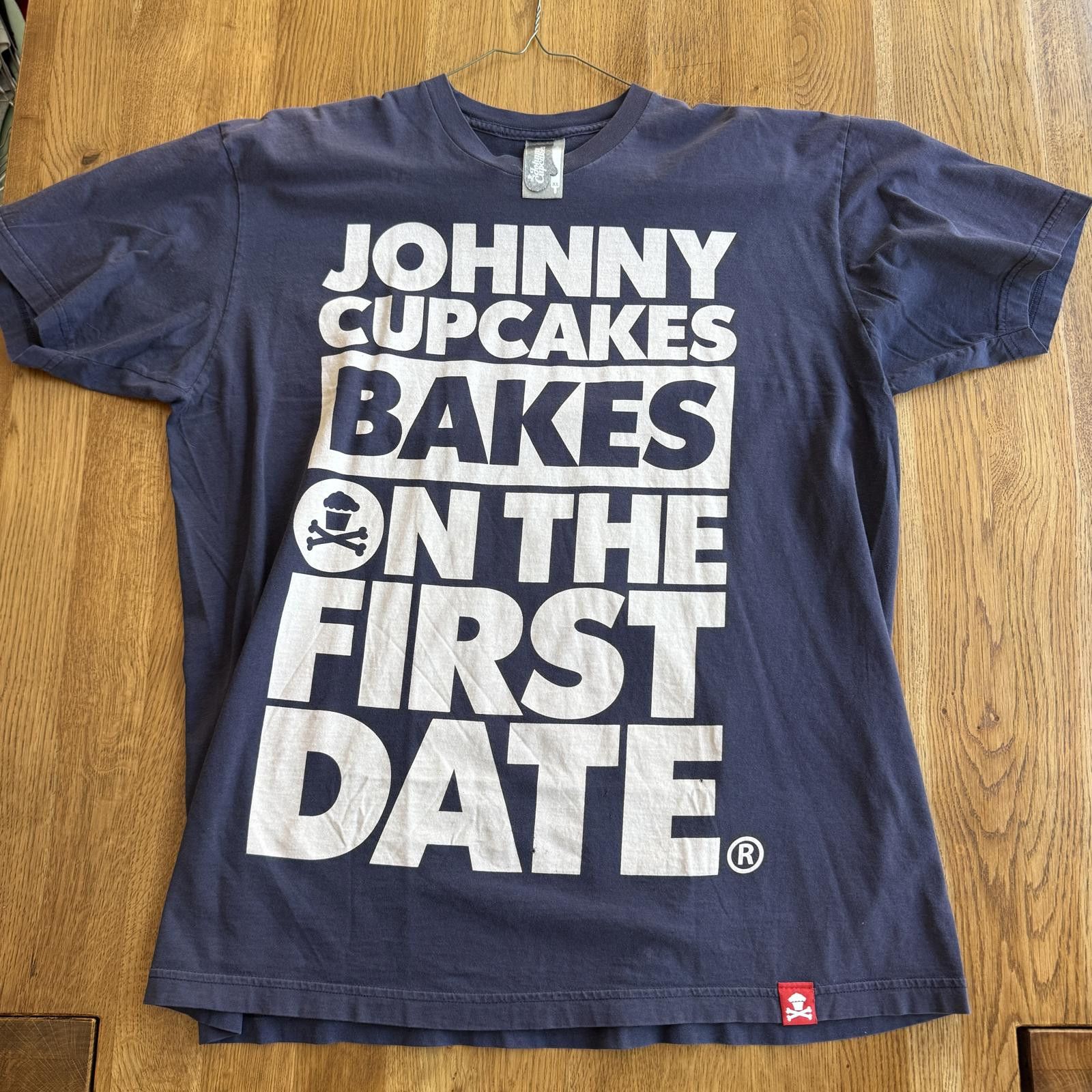Johnny Cupcakes Johnny Cupcakes Bakes On The First Date T-Shirt Size XL Size US XL / EU 56 / 4 - 1 Thumbnail