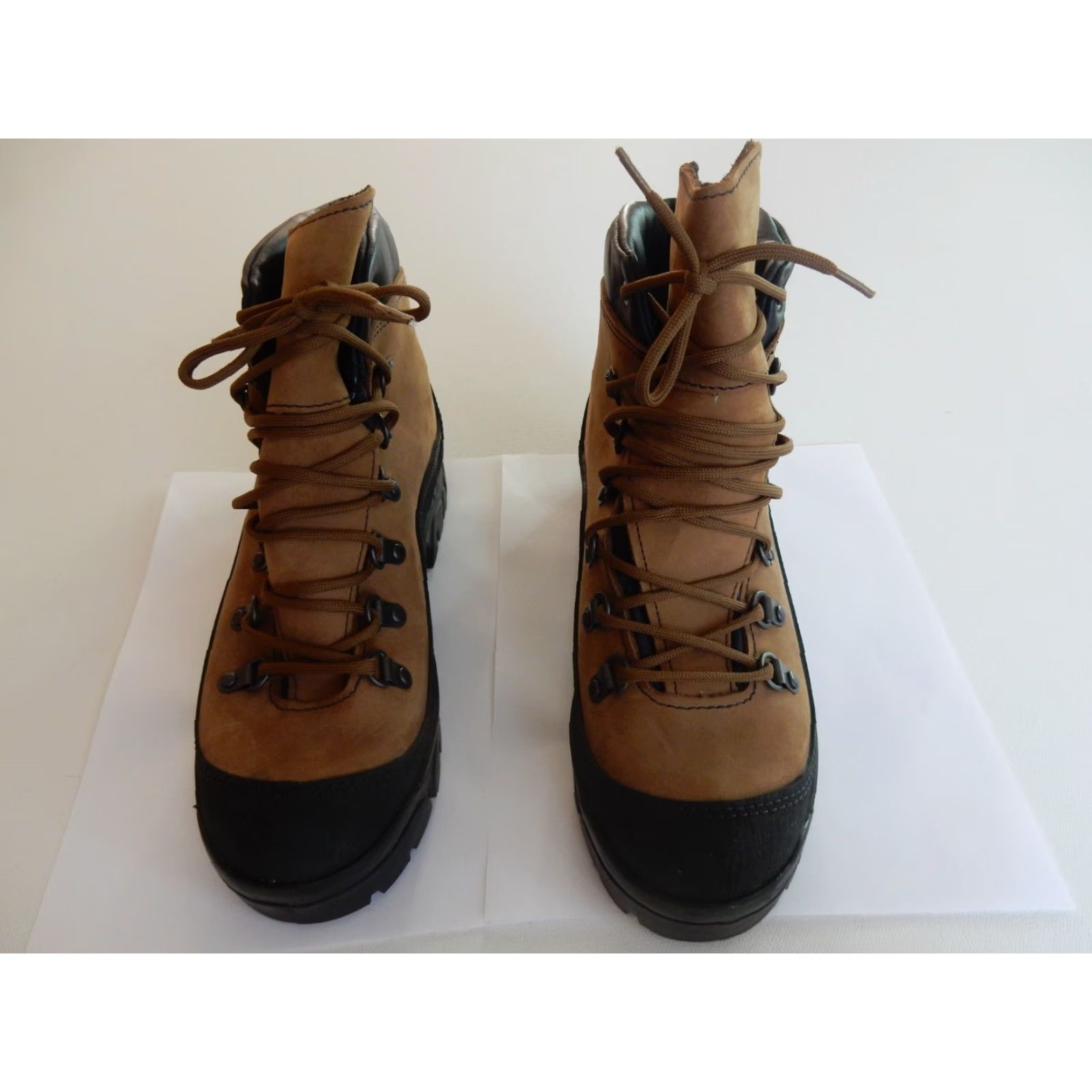 Vintage VINTAGE Bates Men's Hiking Boots Size 7.5 Brown Suede Leather Size US 7.5 / EU 40-41 - 2 Thumbnail