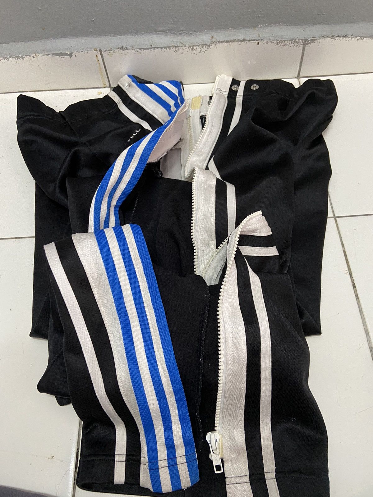 Adidas VINTAGE ADIDAS BASKETBALL ZIPPER TRACK PANTS Size US 36 / EU 52 - 6 Thumbnail