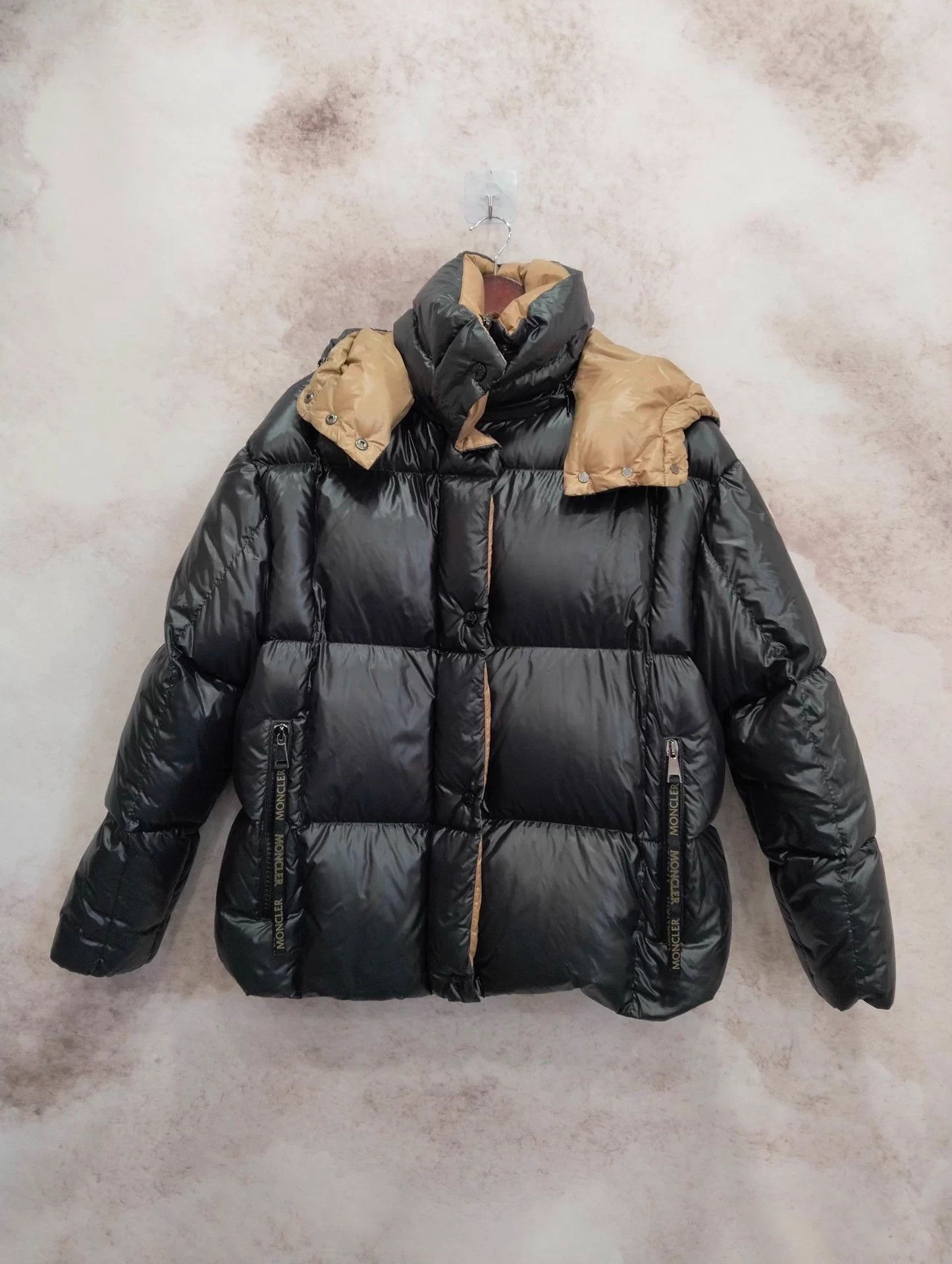 Moncler Moncler Down Jacket 2 (120) Size M / US 6-8 / IT 42-44 - 1 Thumbnail
