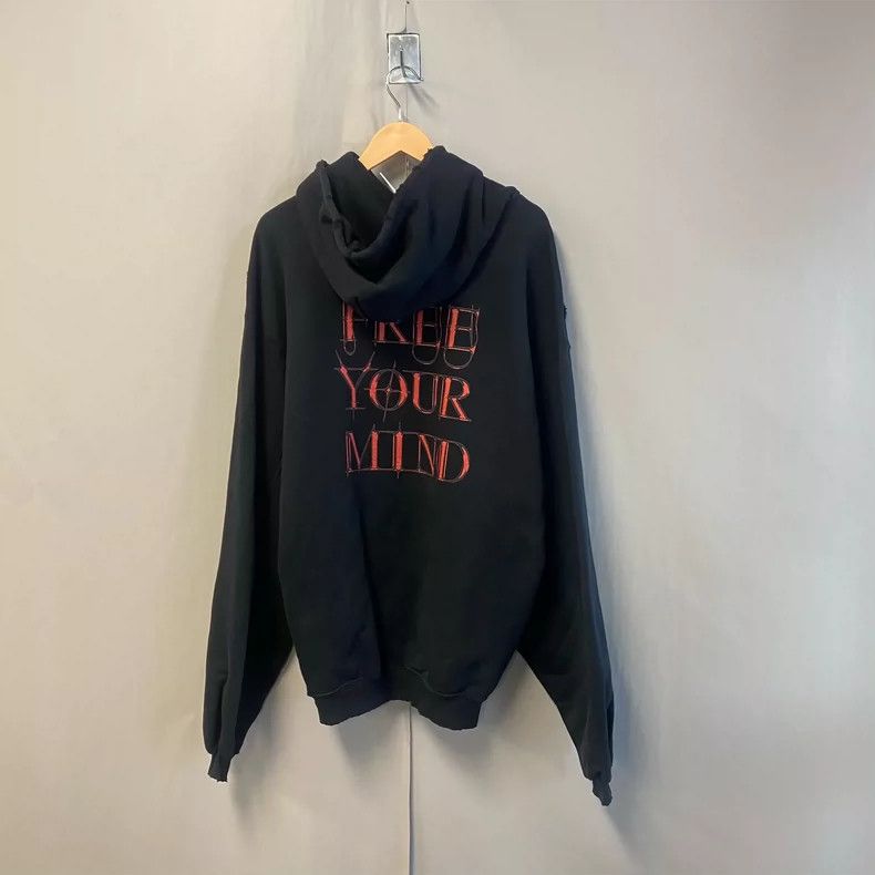 Balenciaga Balenciaga Devil Eye Sanskrit Hoodie XS - dmc Size US XS / EU 42 / 0 - 1 Thumbnail