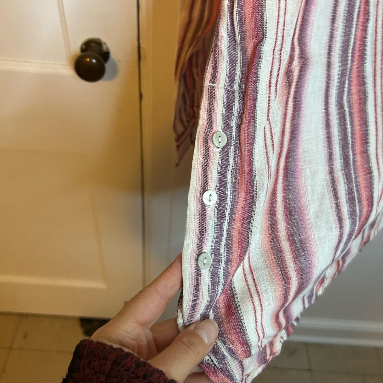 Denim & Co. Denim & Co. Naturals Linen Blend Striped Side Button Blouse Size XS / US 0-2 / IT 36-38 - 5 Thumbnail
