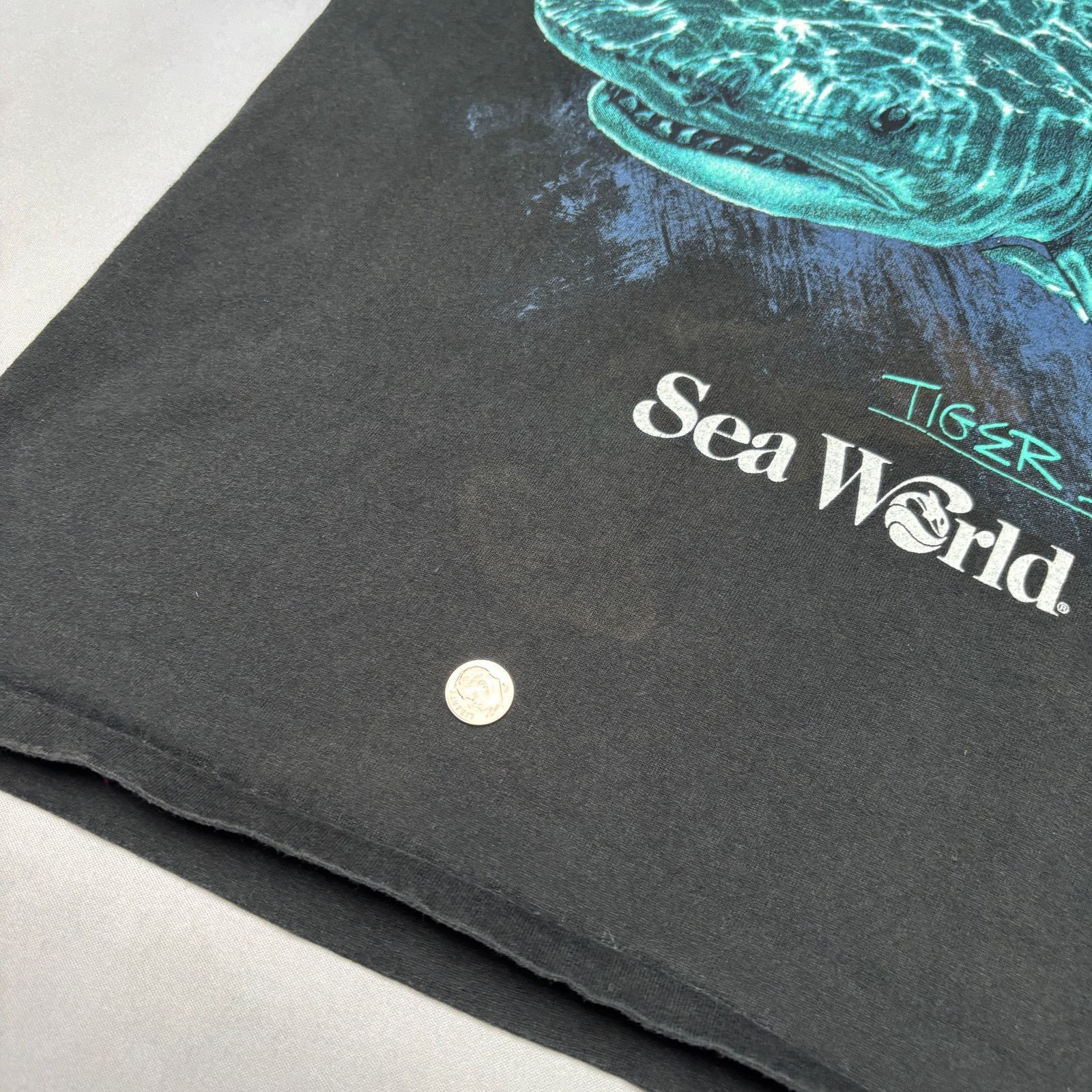 Anvil Vintage 90s Sea World Tiger Shark Single Stitch Shirt Large Size US L / EU 52-54 / 3 - 11 Thumbnail