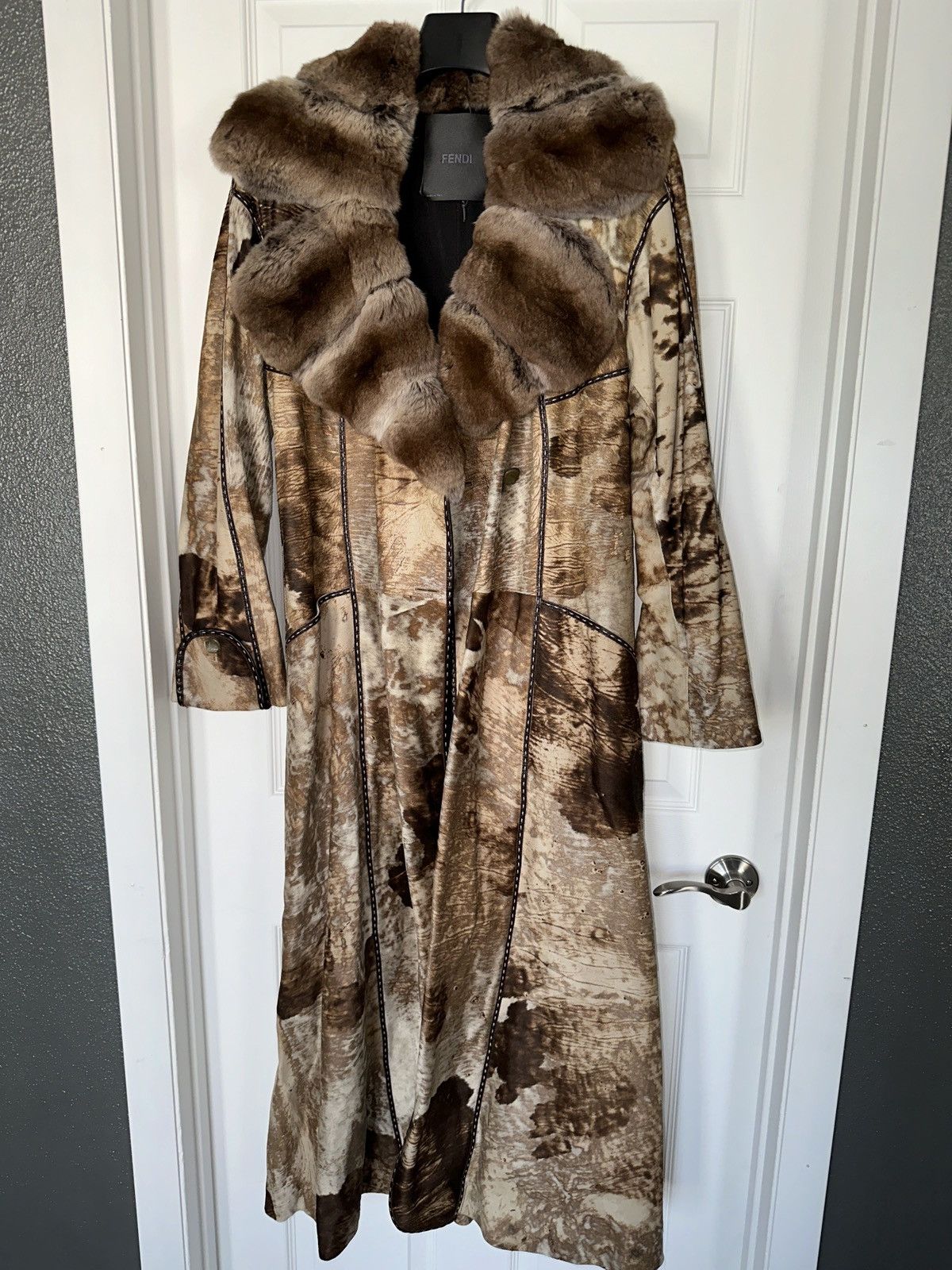 Fendi Fendi Fur/Leather Calfskin Coat Size M / US 6-8 / IT 42-44 - 1 Thumbnail