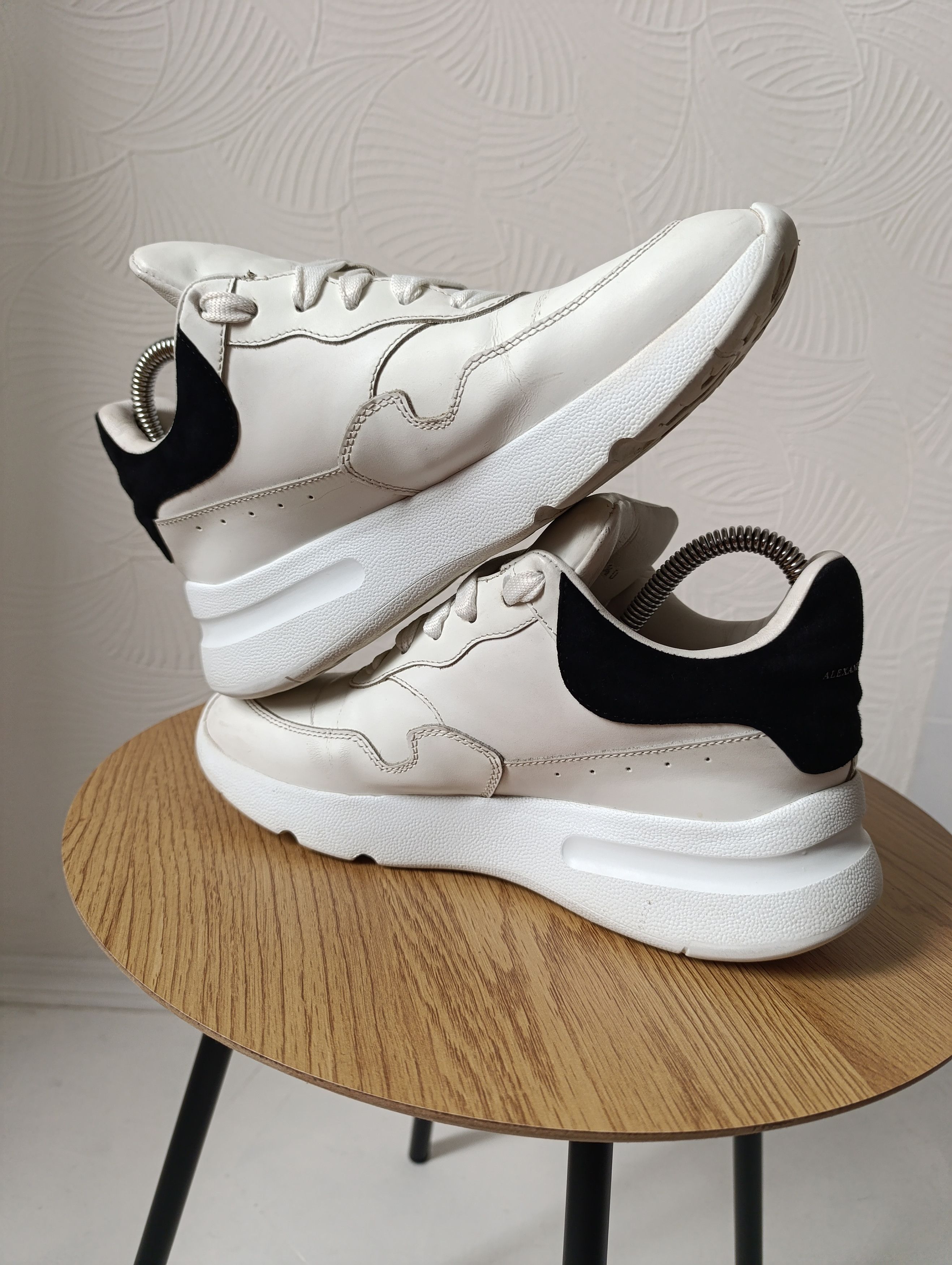 Alexander McQueen ALEXANDER MCQUEEN WOMEN'S WHITE LEATHER RUNNER SNEAKERS Size US 7.5 / IT 37.5 - 6 Thumbnail