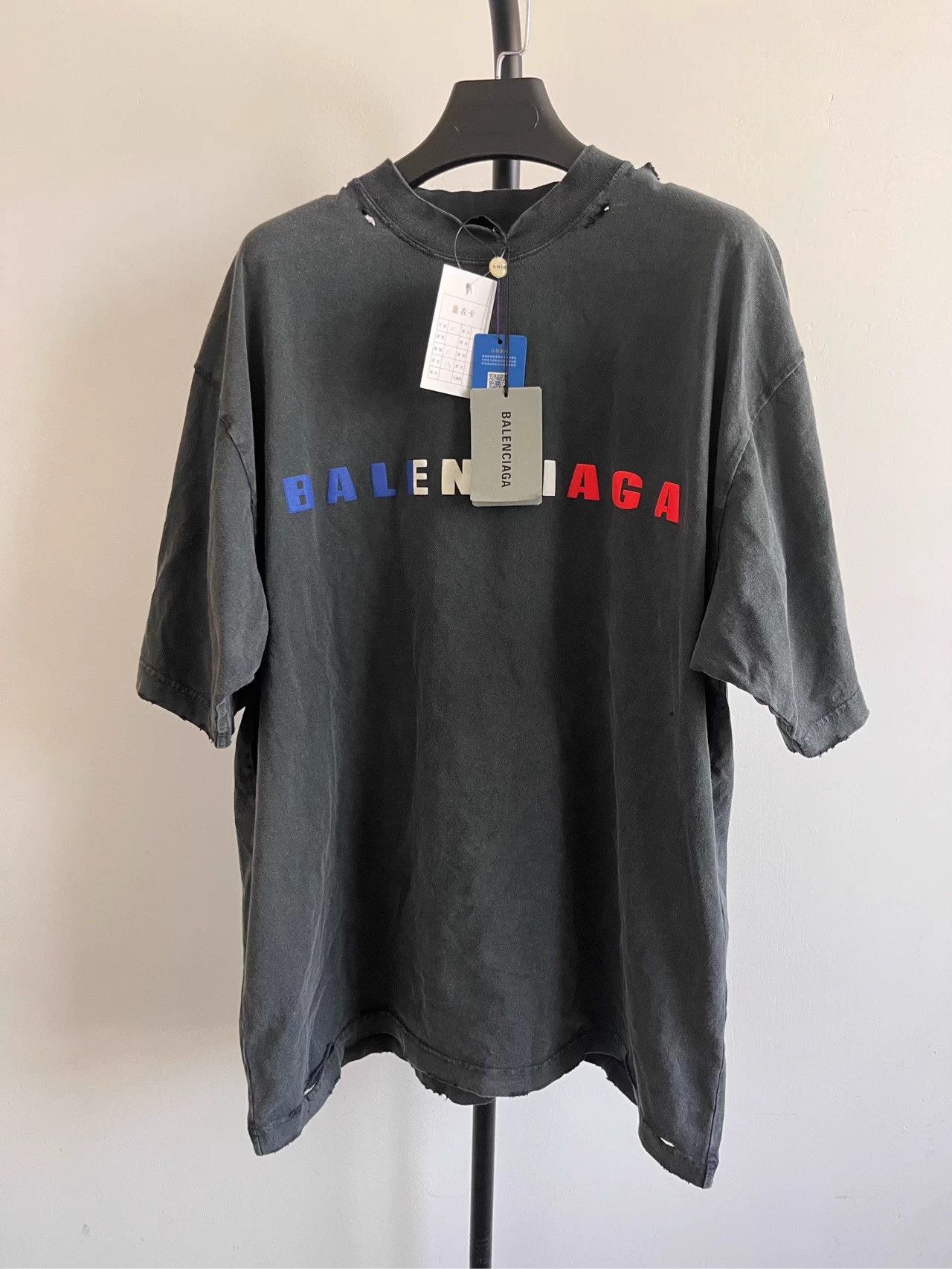 Balenciaga Balenciaga Solid Crew Dropped Shoulders Regular T-Shirt M Size US M / EU 48-50 / 2 - 1 Thumbnail
